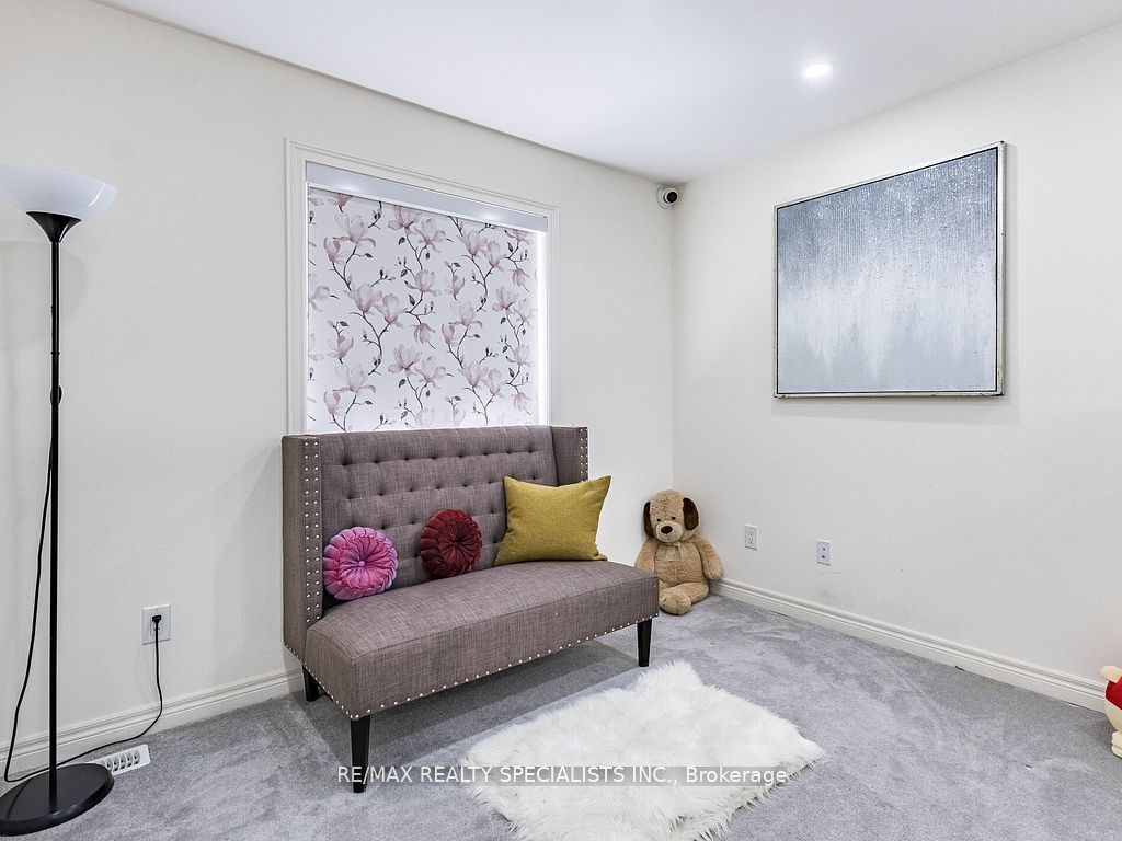 11 Elverton Crescent