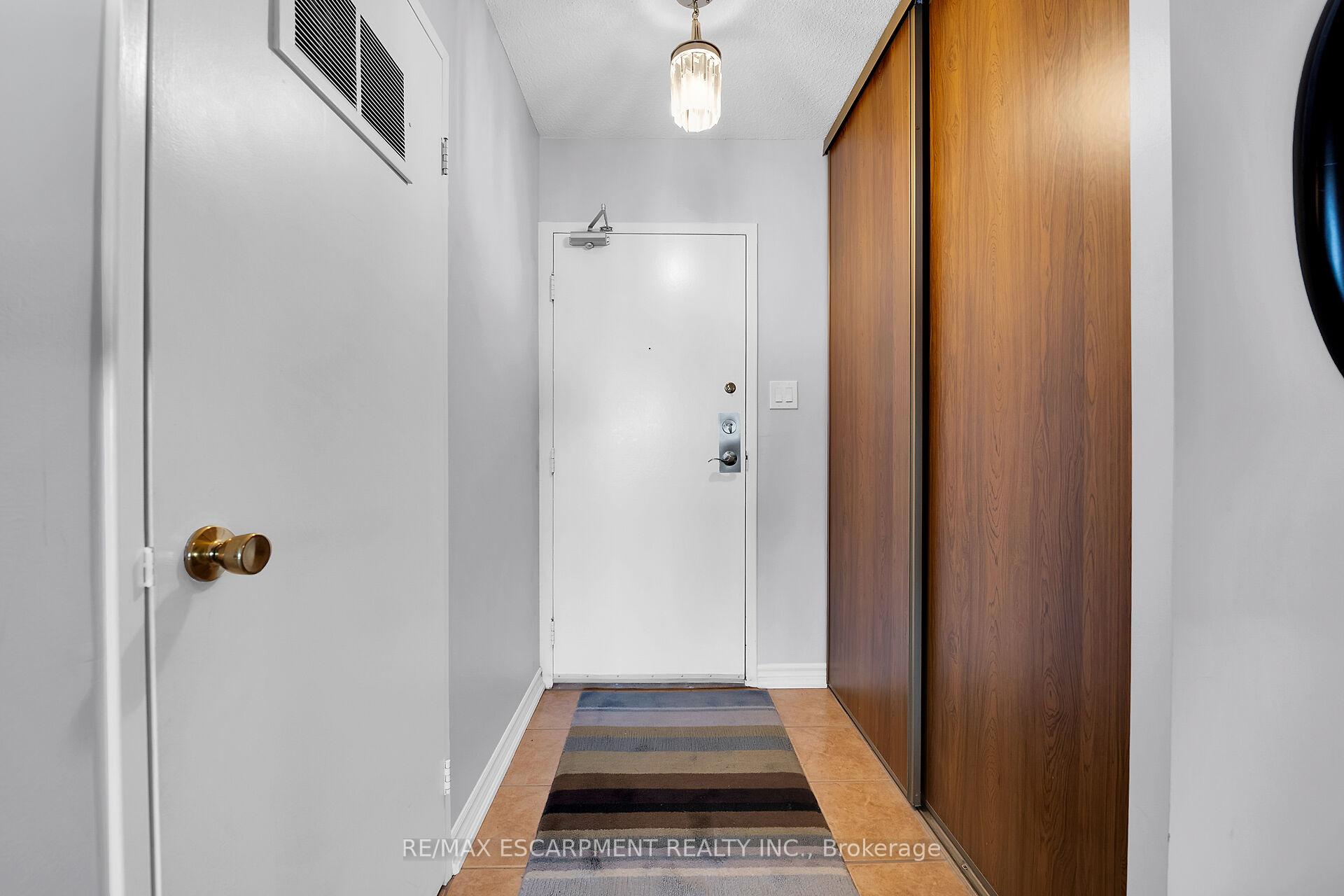 3 Bedrooms Condo at 301 Frances, Hamilton For sale