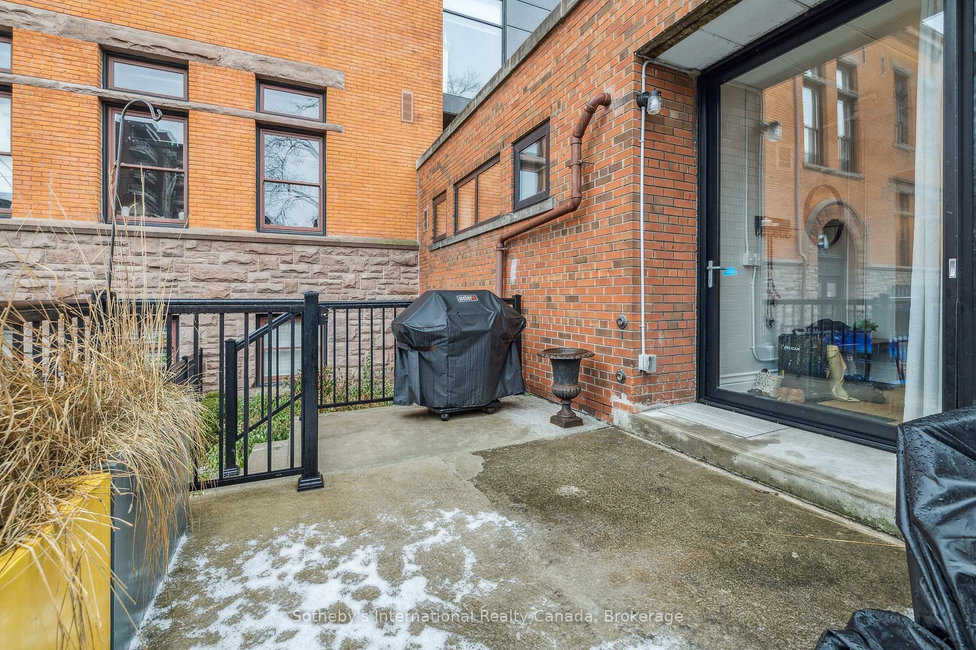 3 Bedrooms Condo at 200 Stinson, Hamilton For sale
