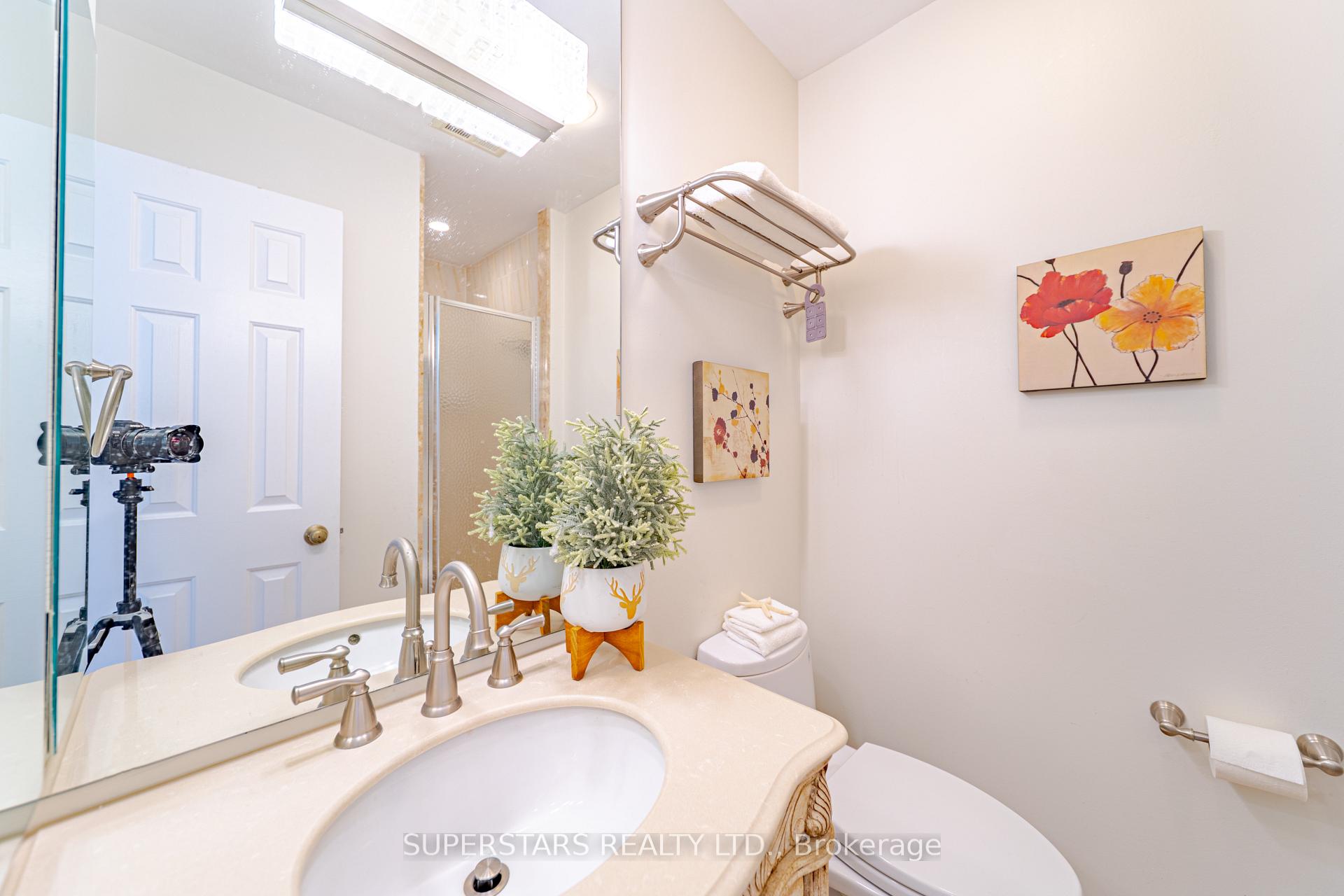 2 Bedrooms Condo at 20 Guildwood, Toronto For sale