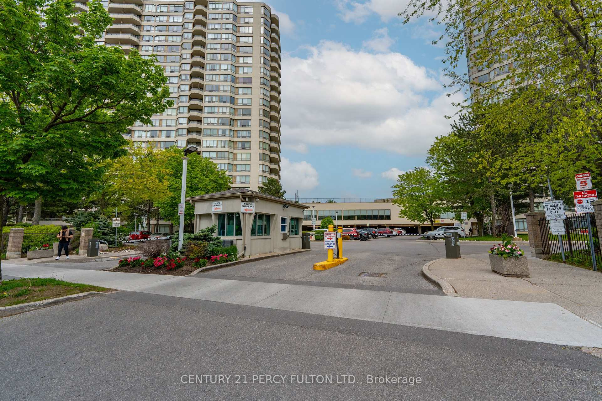 2 Bedrooms Condo at 3 Greystone Walk, Toronto For sale