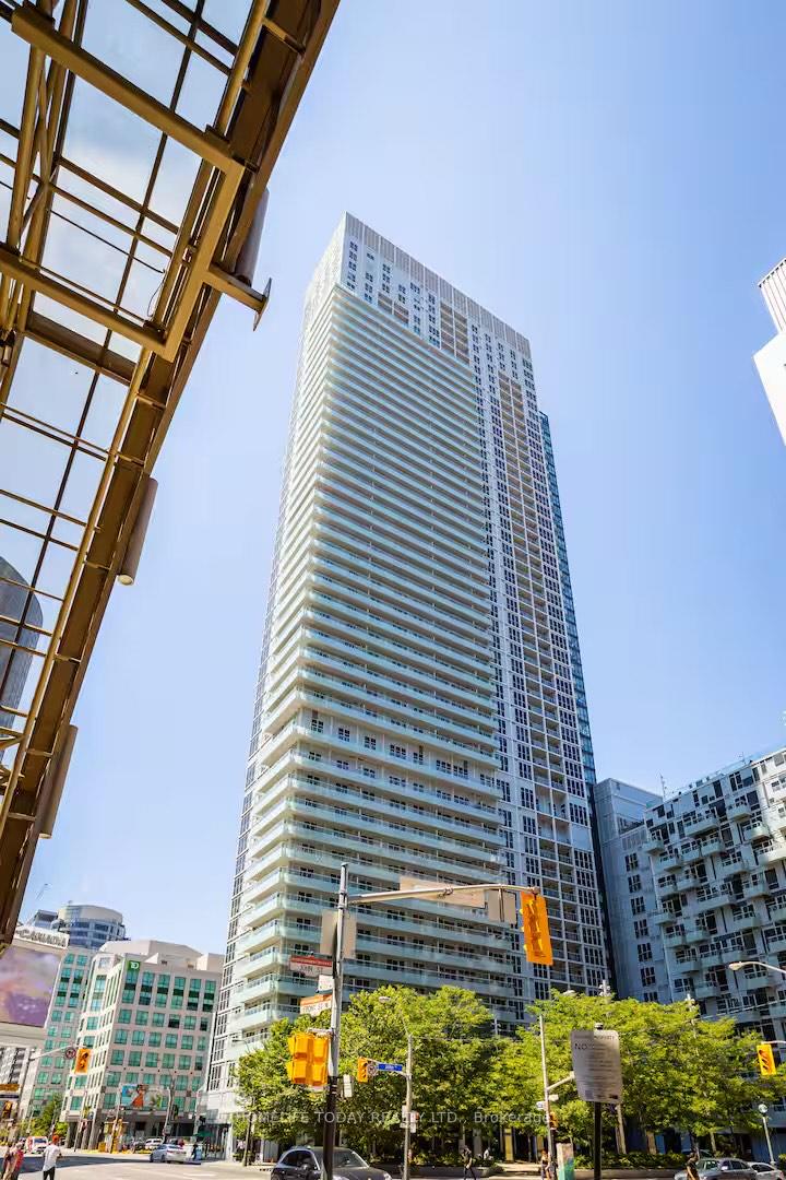 2 Bedrooms Condo at 300 Front, Toronto For sale