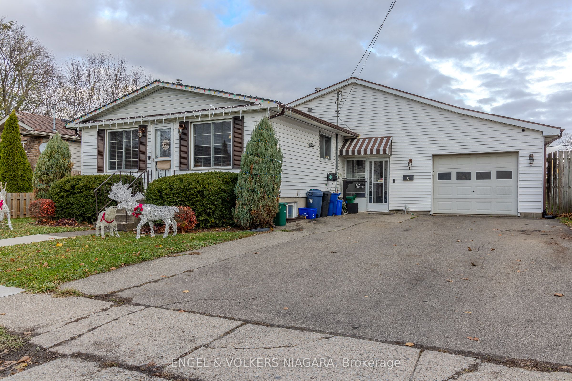 38 Lyons Avenue, Welland, ON L3B 1L7