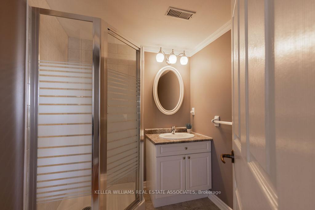 2 Bedrooms Condo at 4003 Kilmer, Burlington For sale