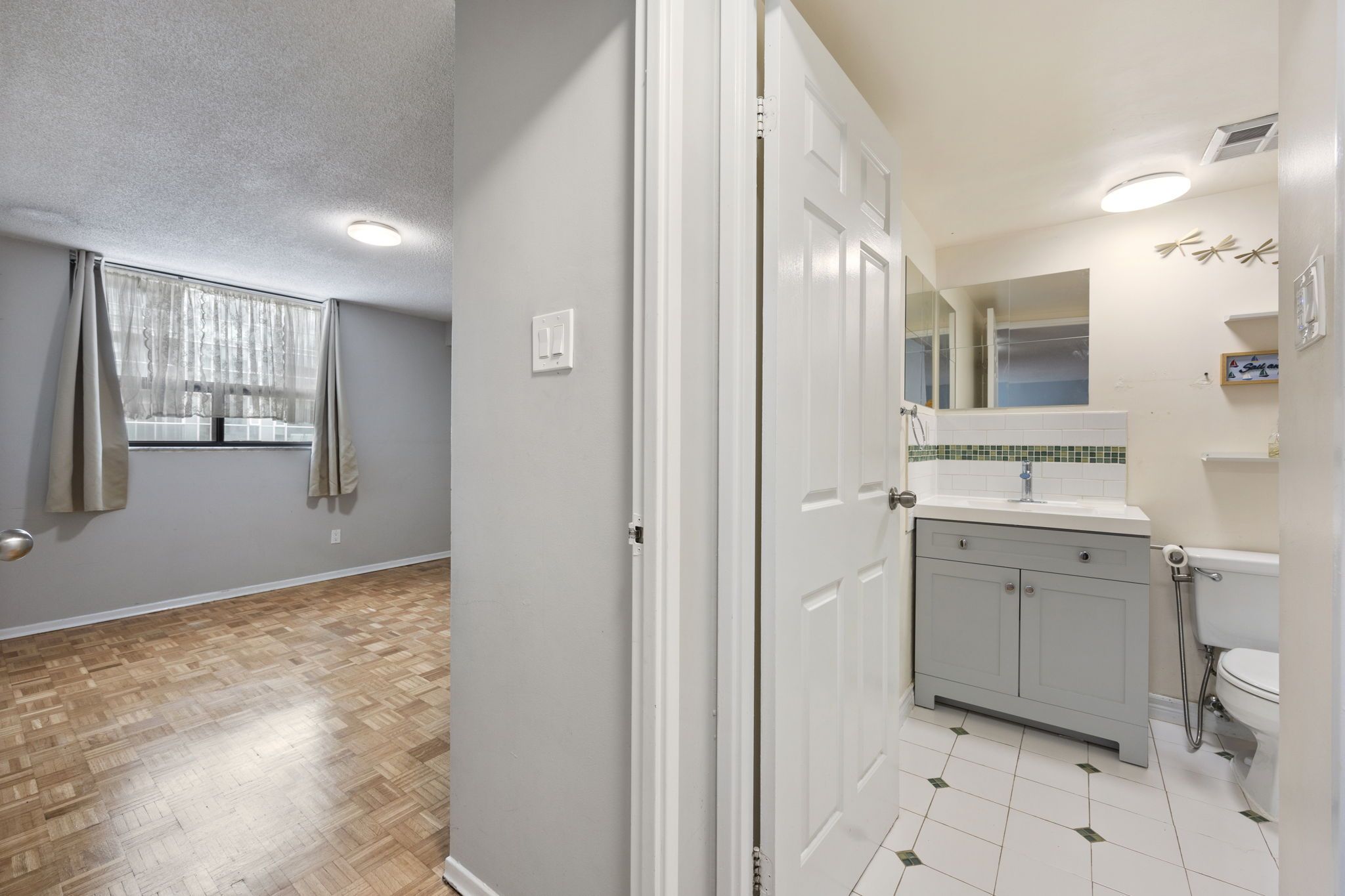 89 Mccaul Street 923
