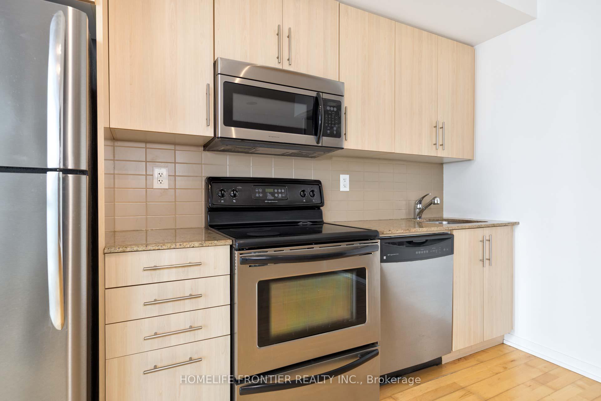 2 Bedrooms Condo at 65 Bremner, Toronto For sale