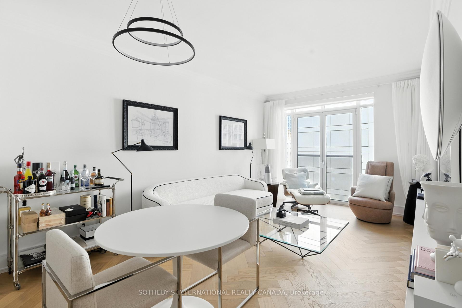 2 Bedrooms Condo at 10 Bellair, Toronto For sale
