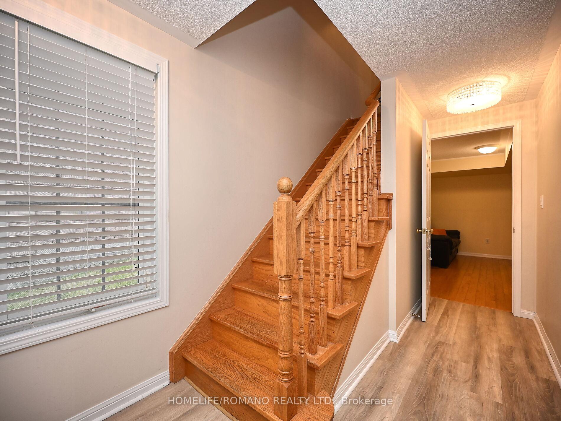 4 Bedrooms Condo at 3030 Breakwater, Mississauga For sale