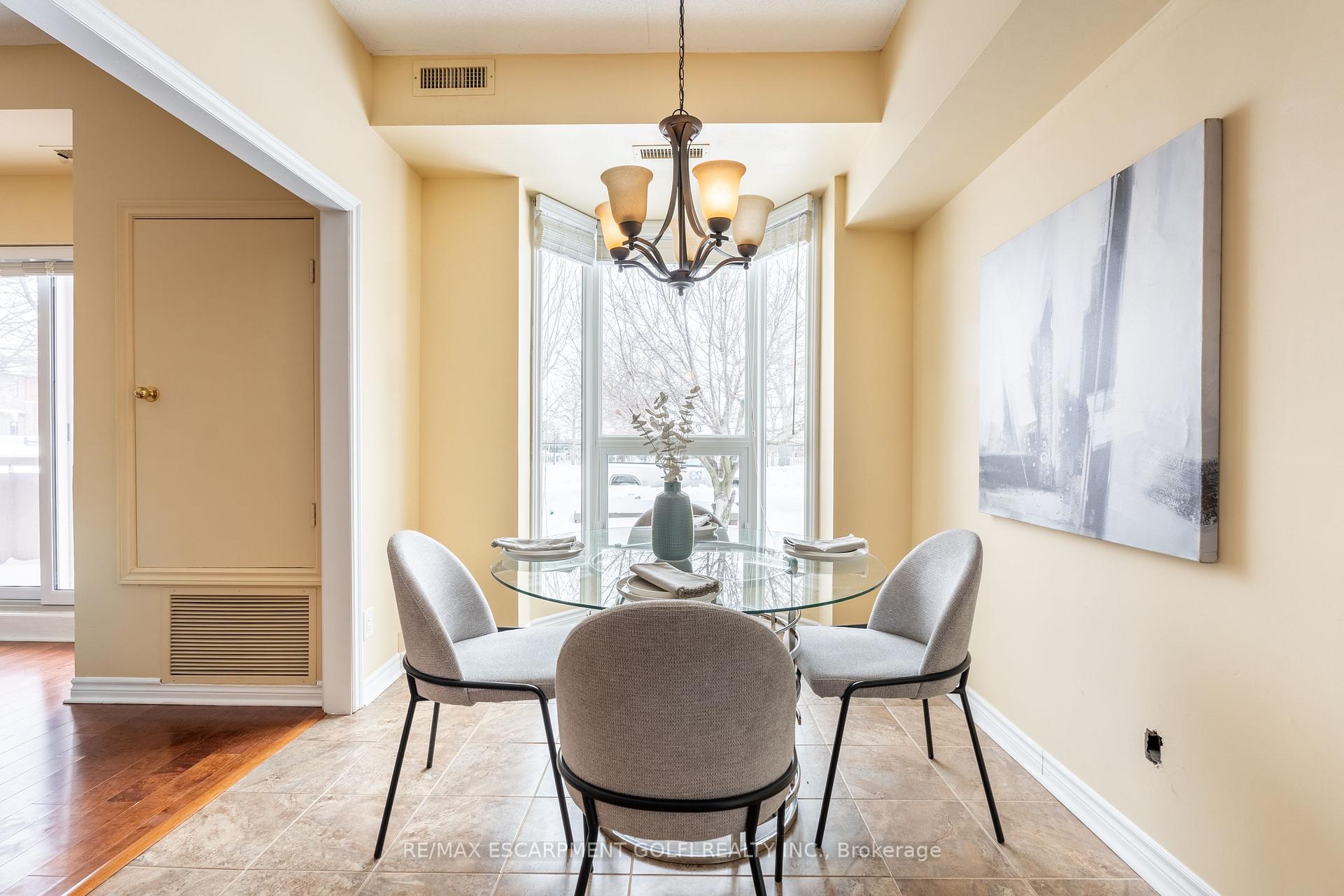 2 Bedrooms Condo at 416 LIMERIDGE,  Hamilton For sale