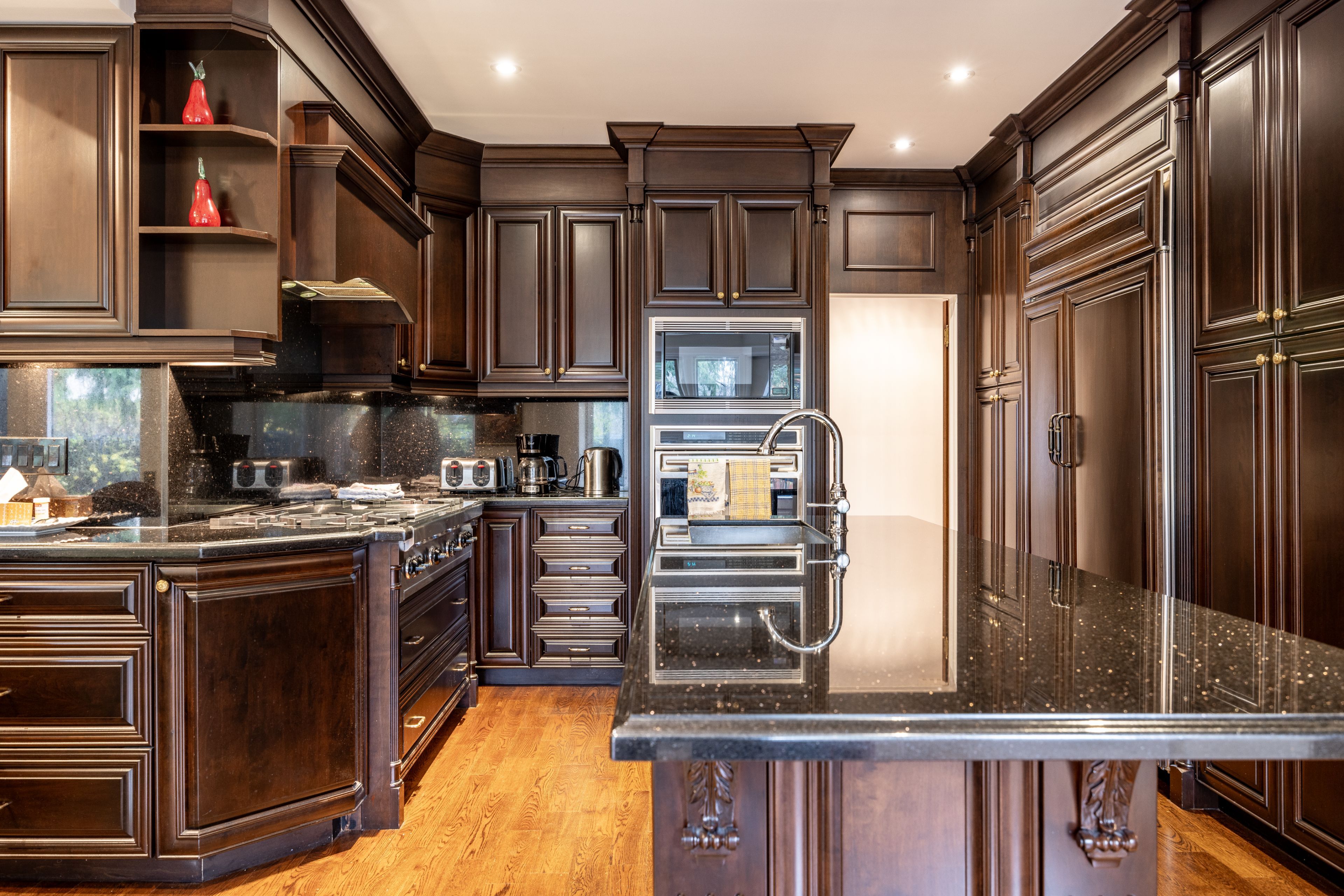 6 Versailles Court