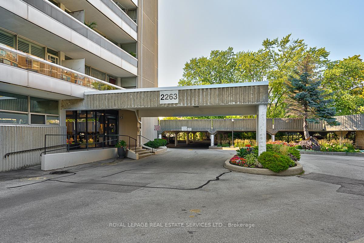 2 Bedrooms Condo at 2263 Marine, Oakville For sale