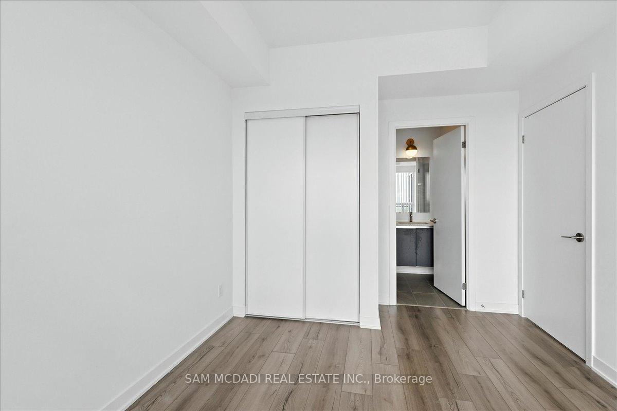 2 Bedrooms Condo at 405 Dundas, Oakville For sale