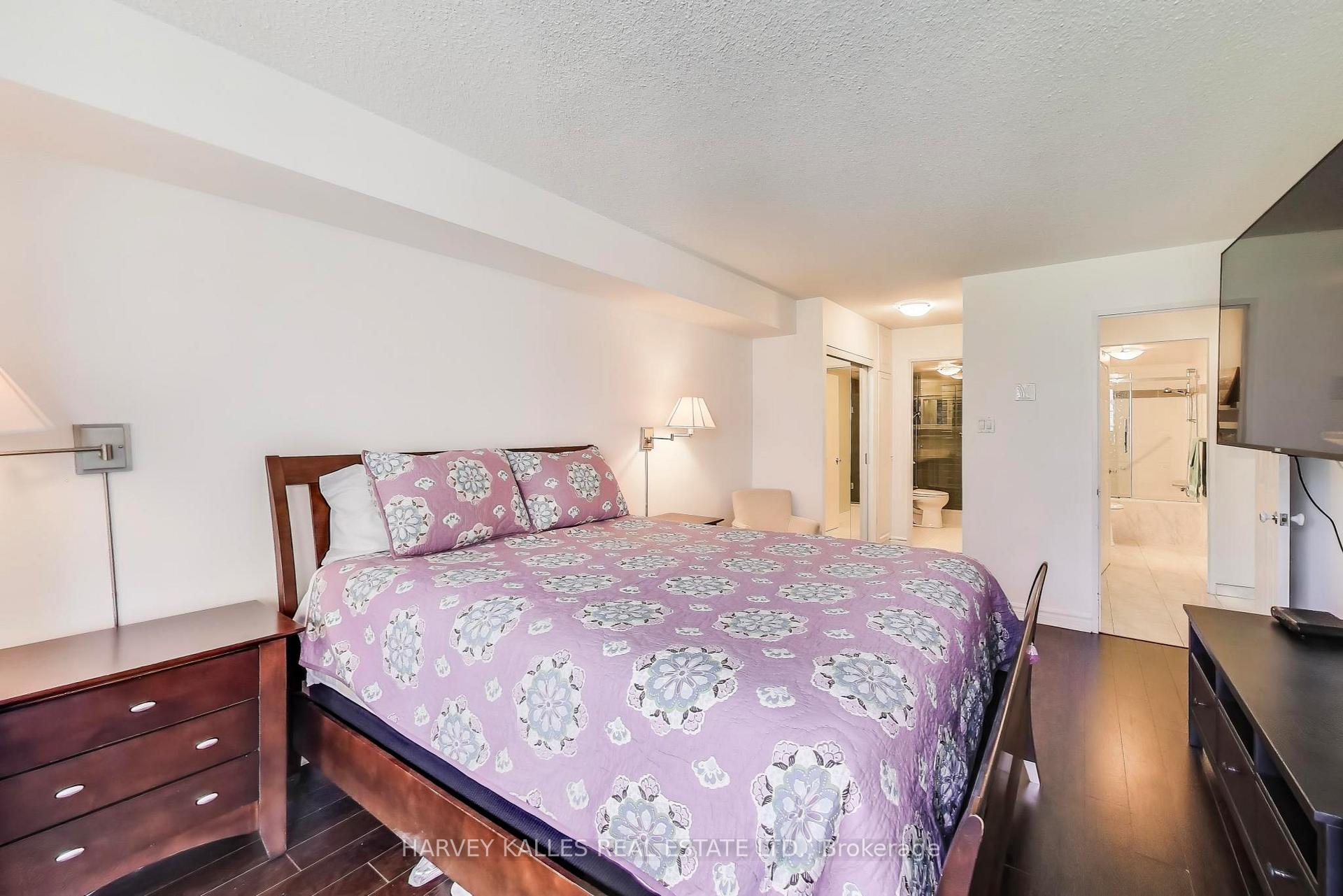 2 Bedrooms Condo at 33 Elmhurst, Toronto For sale