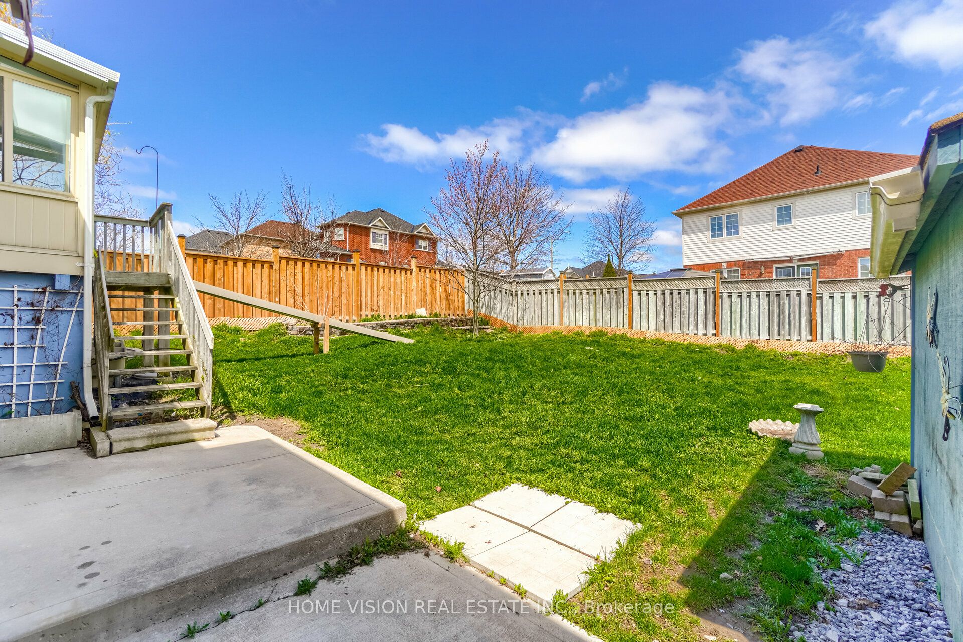 1433 Springwater Crescent E, #Lower Unit