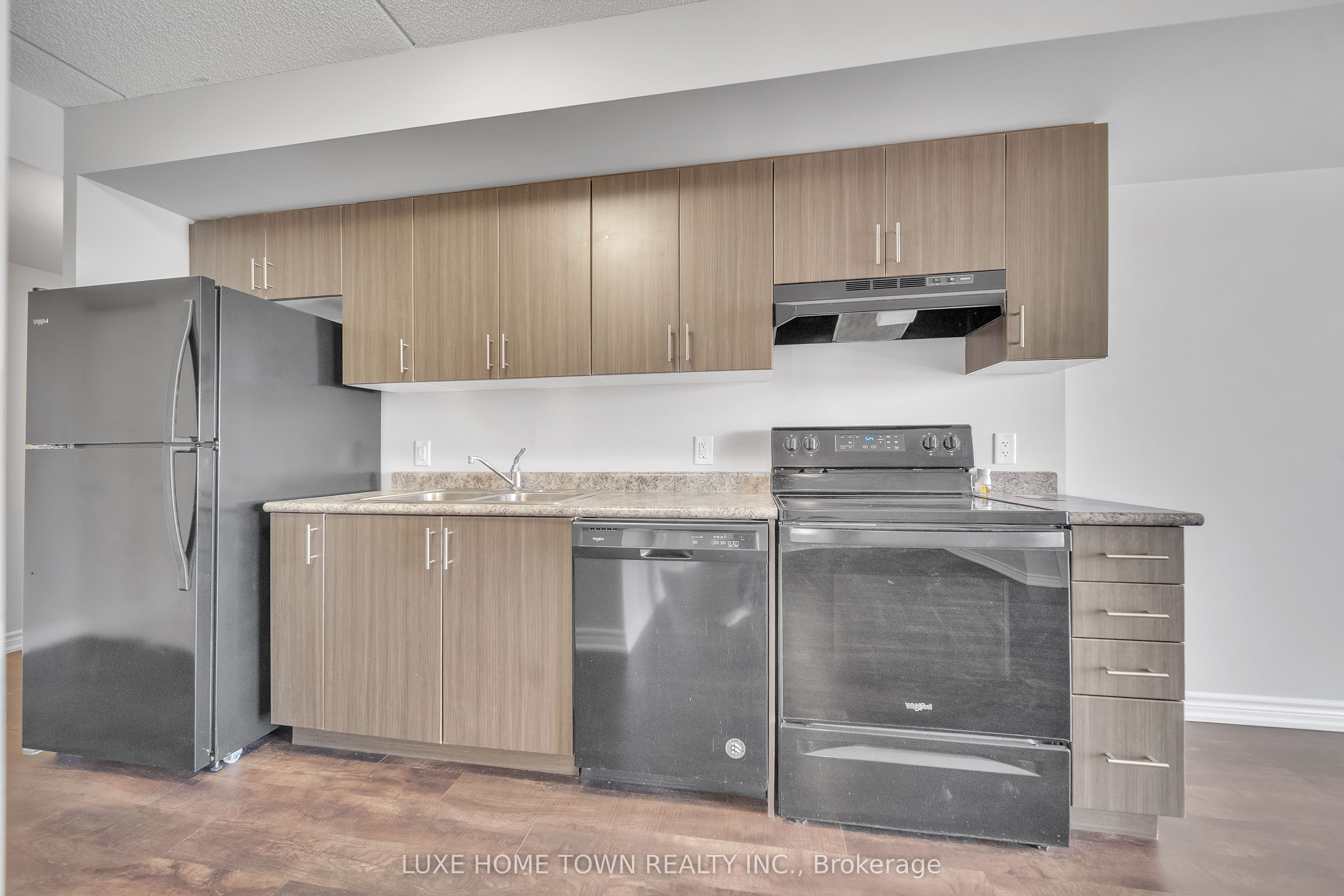 716 Main Street E, #801