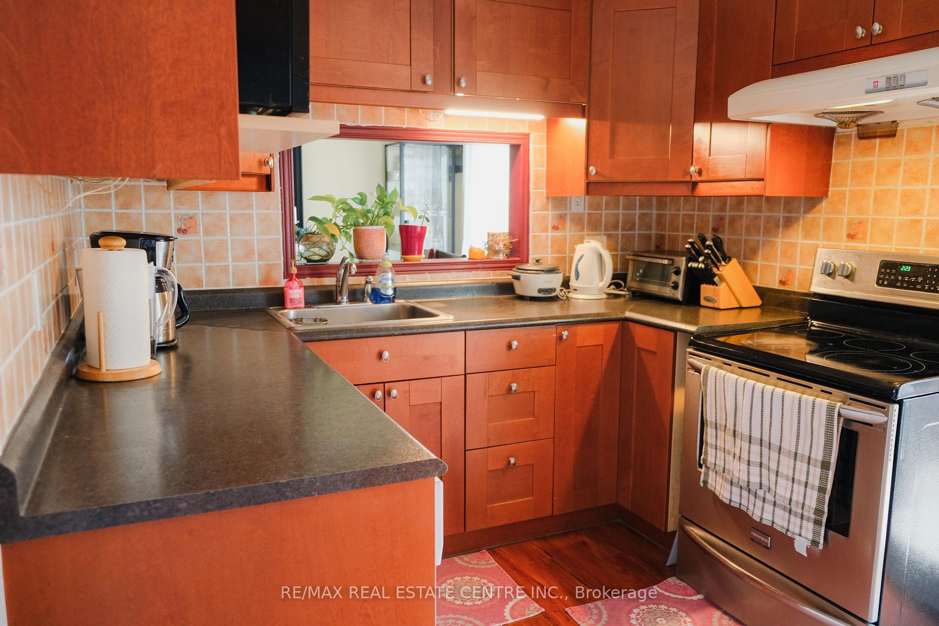 3 Bedrooms Condo at 7080 Copenhagen, Mississauga For sale