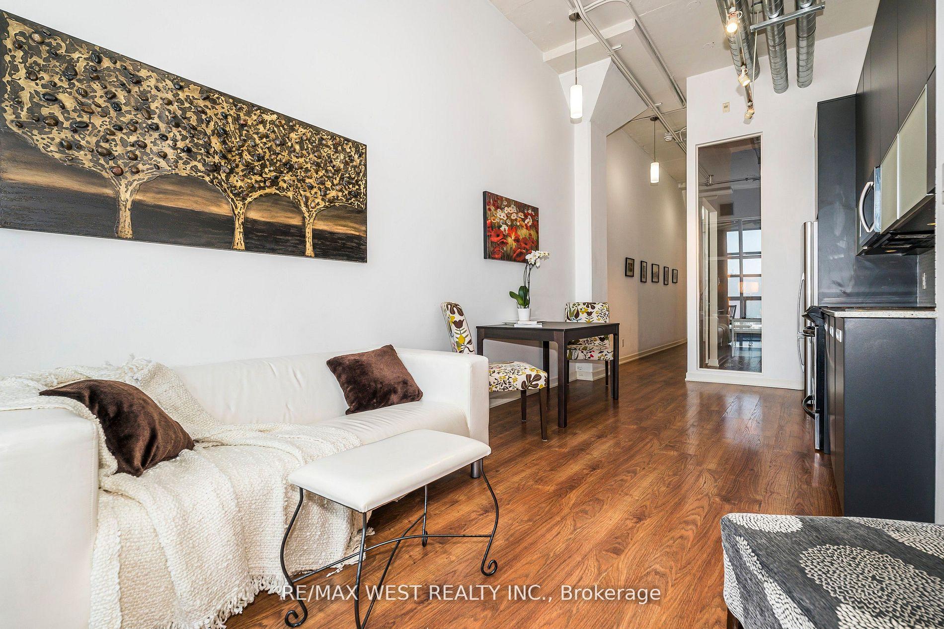 2 Bedrooms Condo at 380 Macpherson, Toronto For sale