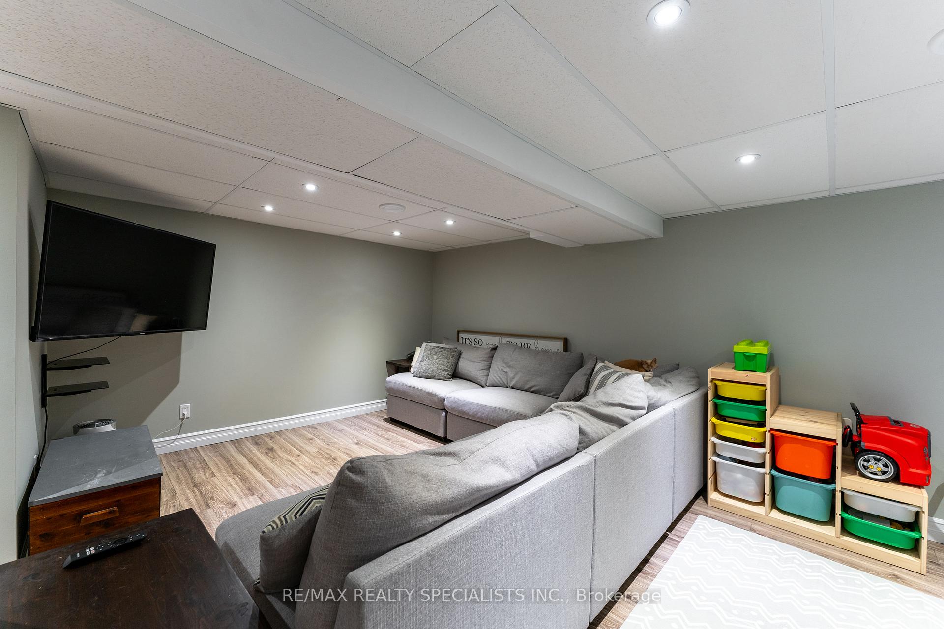 3 Bedrooms Condo at 2050 Upper Middle, Burlington For sale