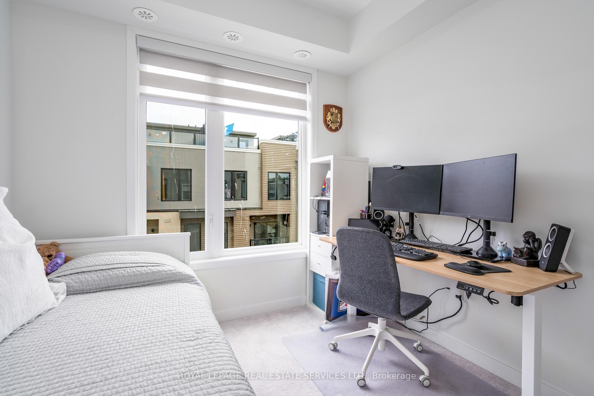 2 Bedrooms Condo at 3415 RIDGEWAY, Mississauga For sale