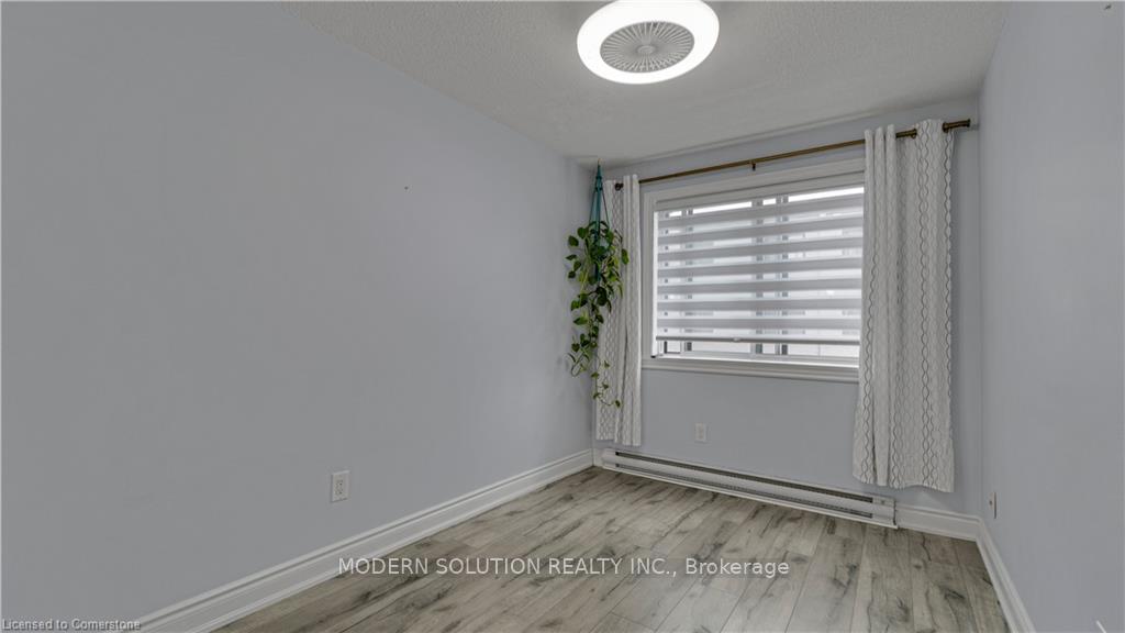 4 Bedrooms Condo at 1016 Falgarwood, Oakville For sale