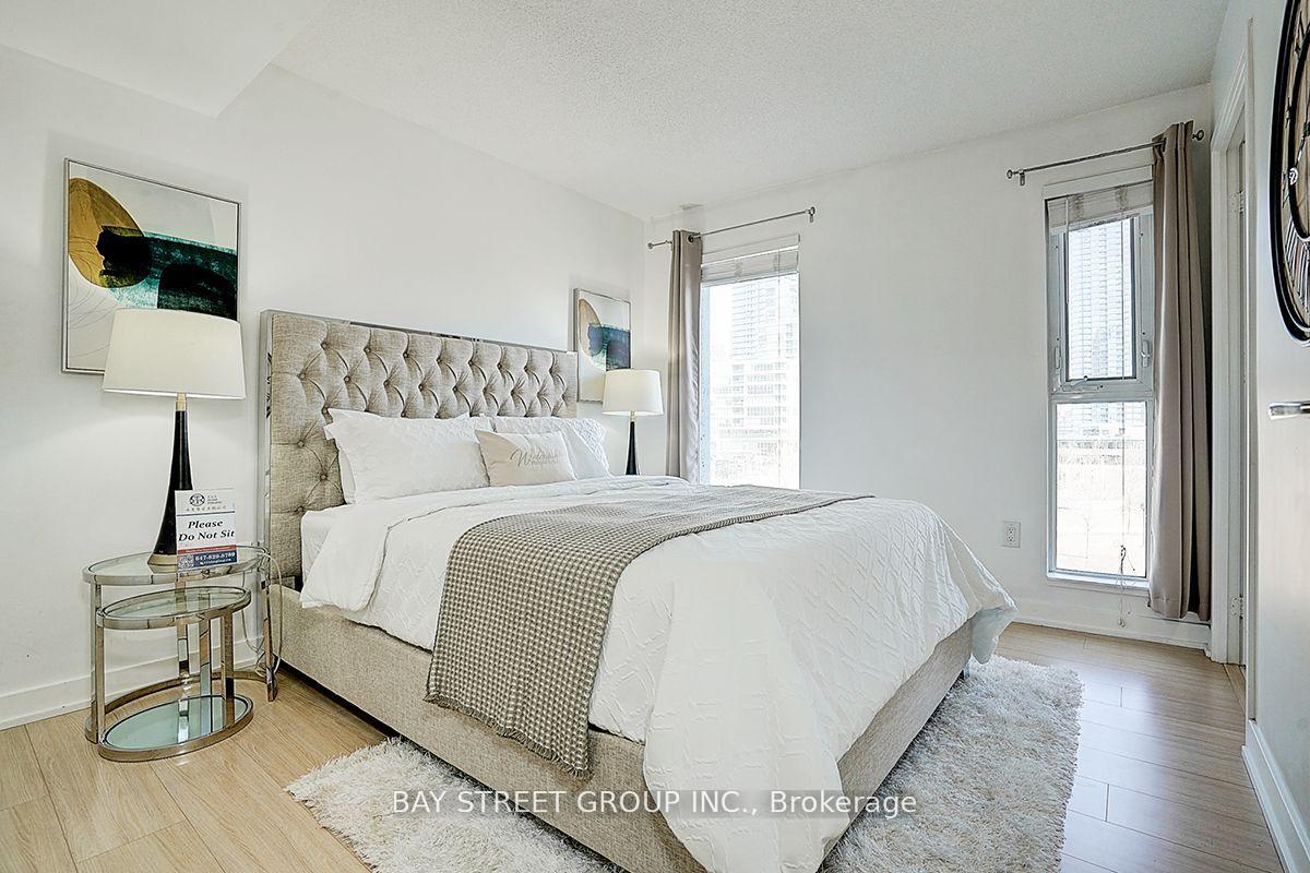 2 Bedrooms Condo at 85 Queens Wharf, Toronto For sale