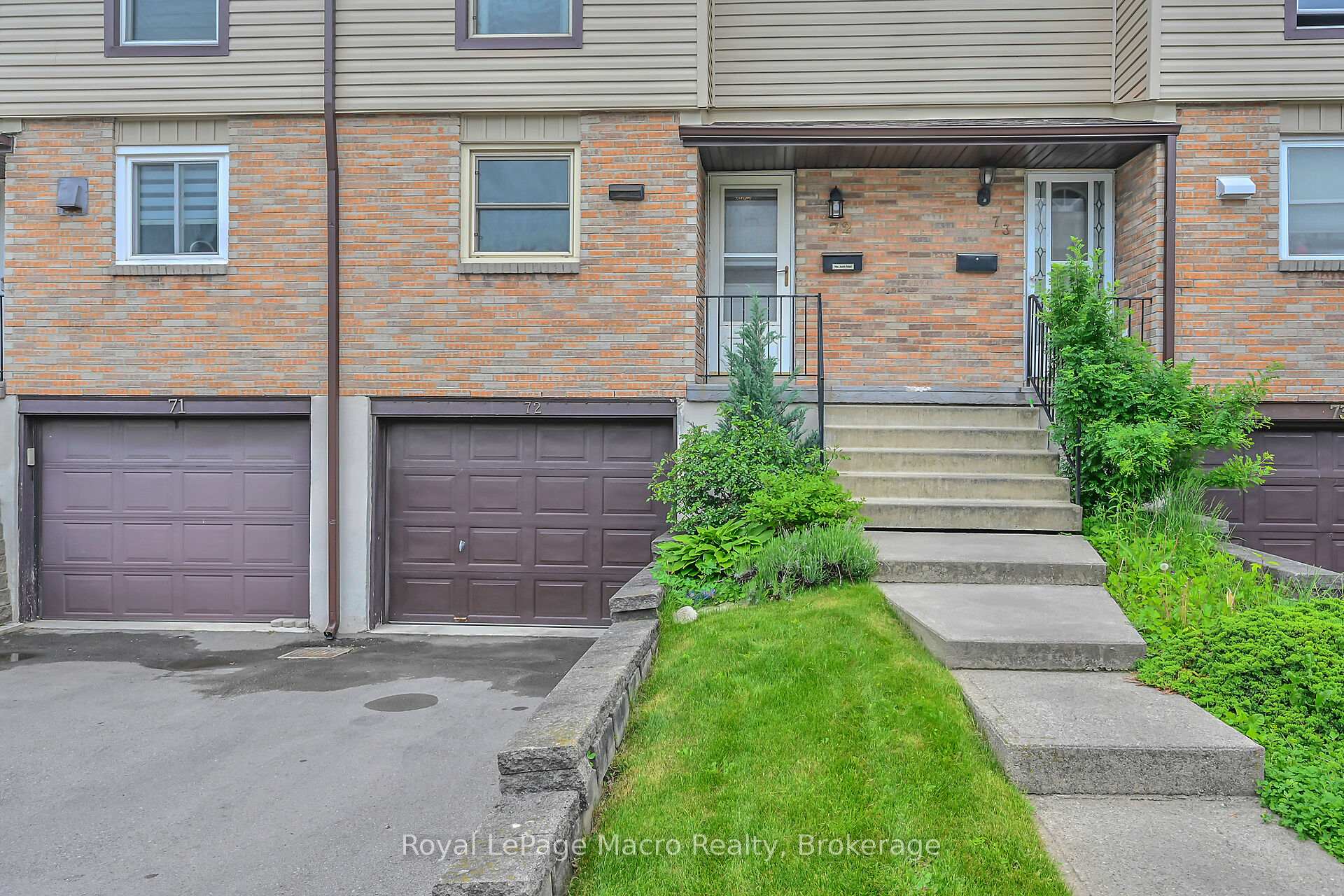 3 Bedrooms Condo at 10 Angus, Hamilton For sale