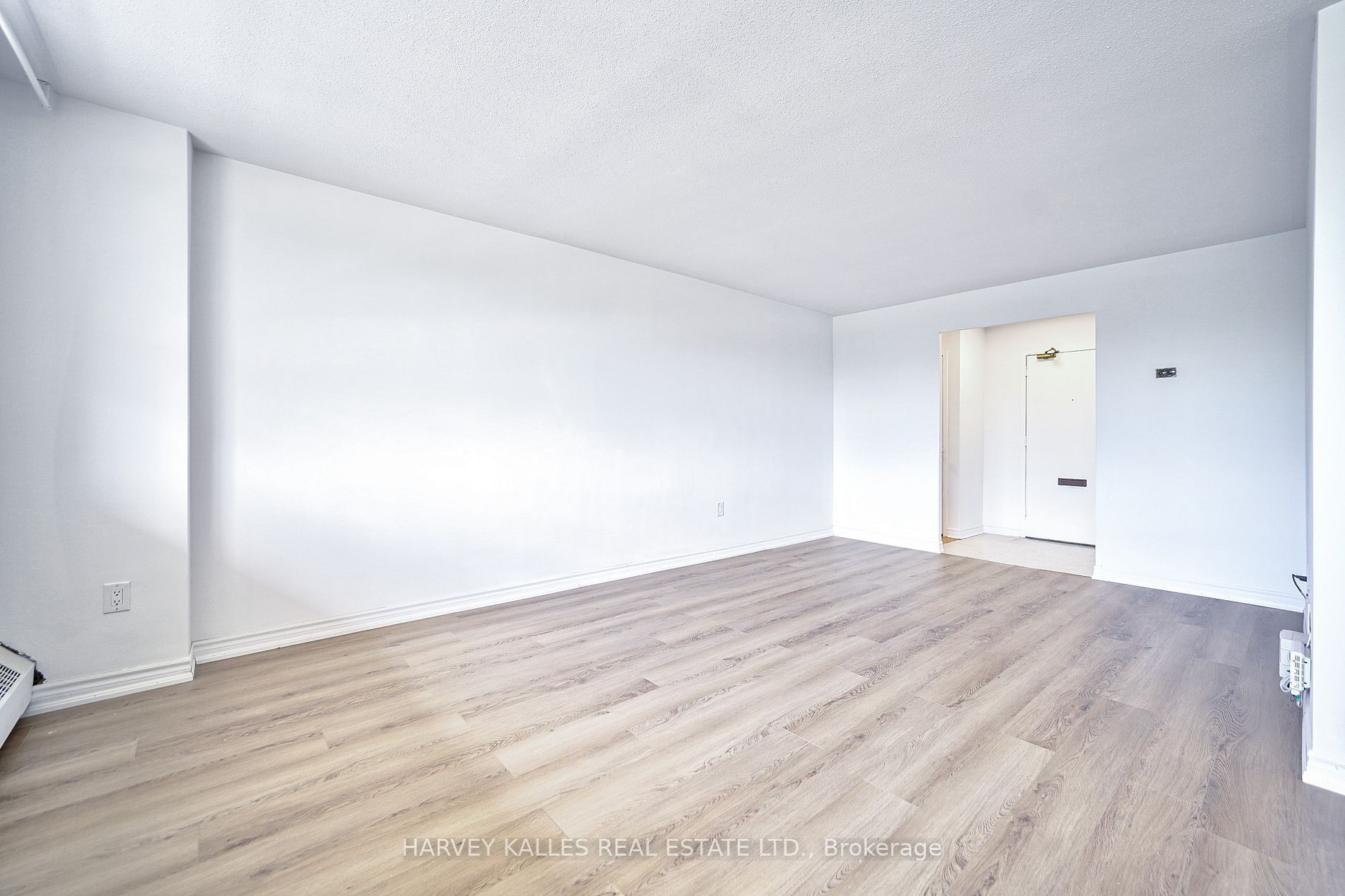 2000 Sheppard Avenue W 411