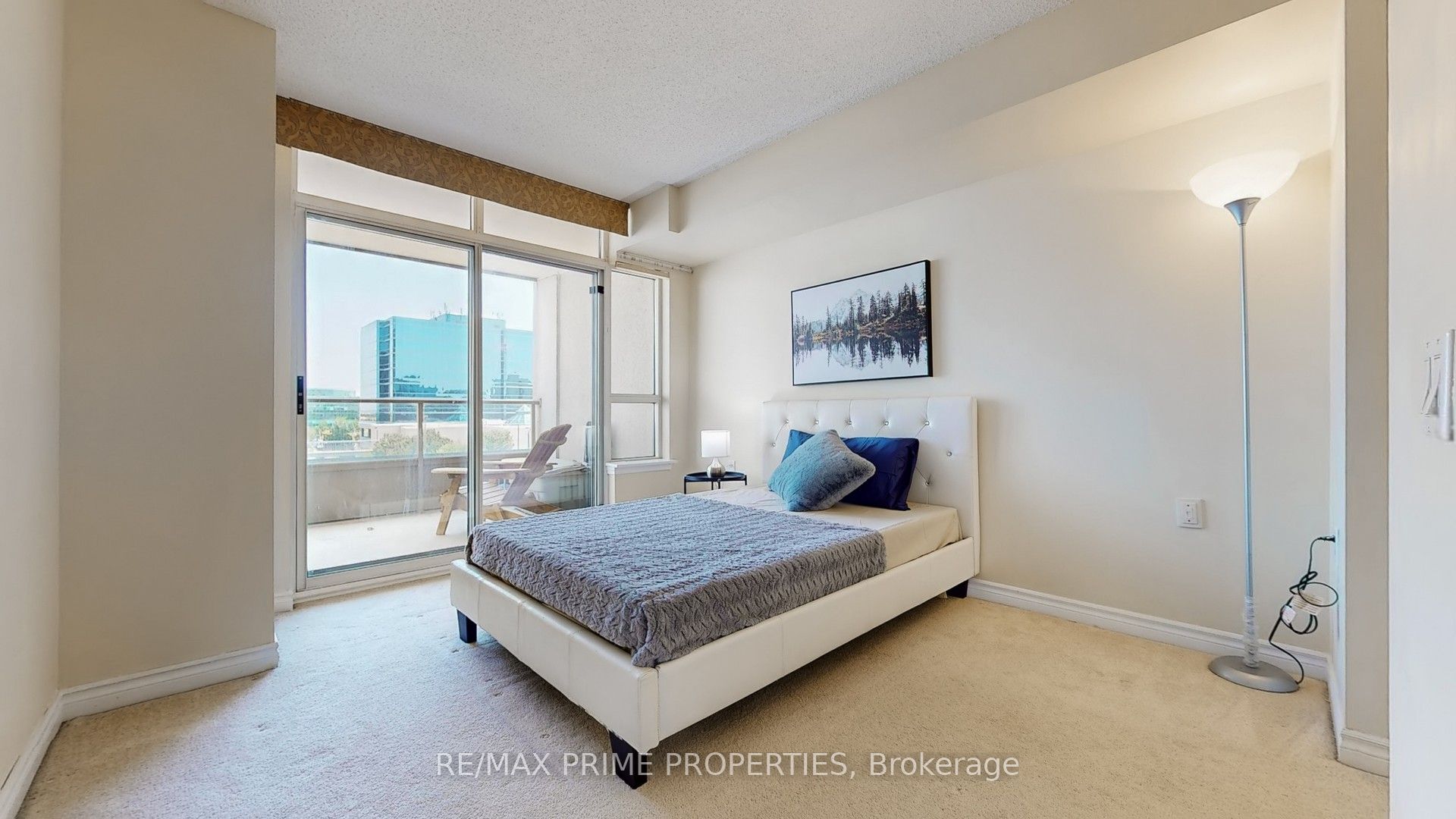 9015 Leslie Street, #301
