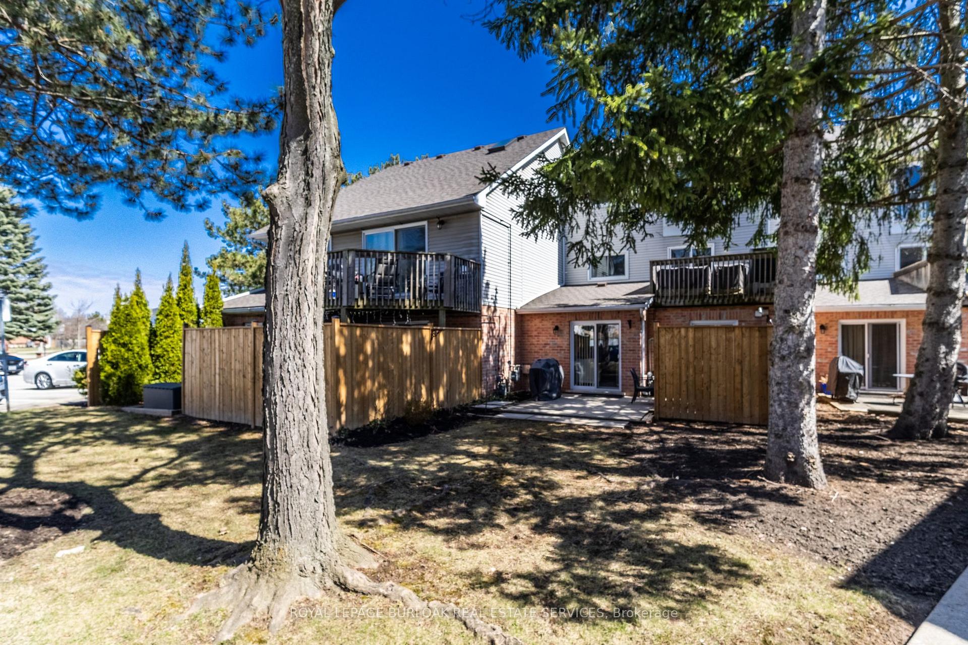 2 Bedrooms Condo at 2110 Cleaver, Burlington For sale