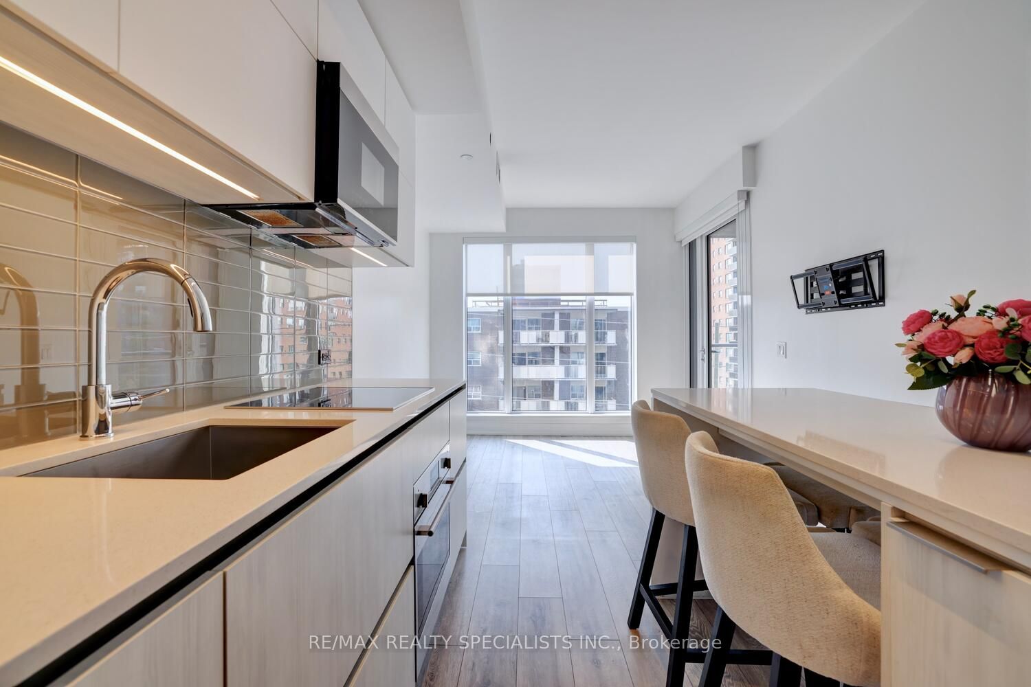 21 Park Street E, #616