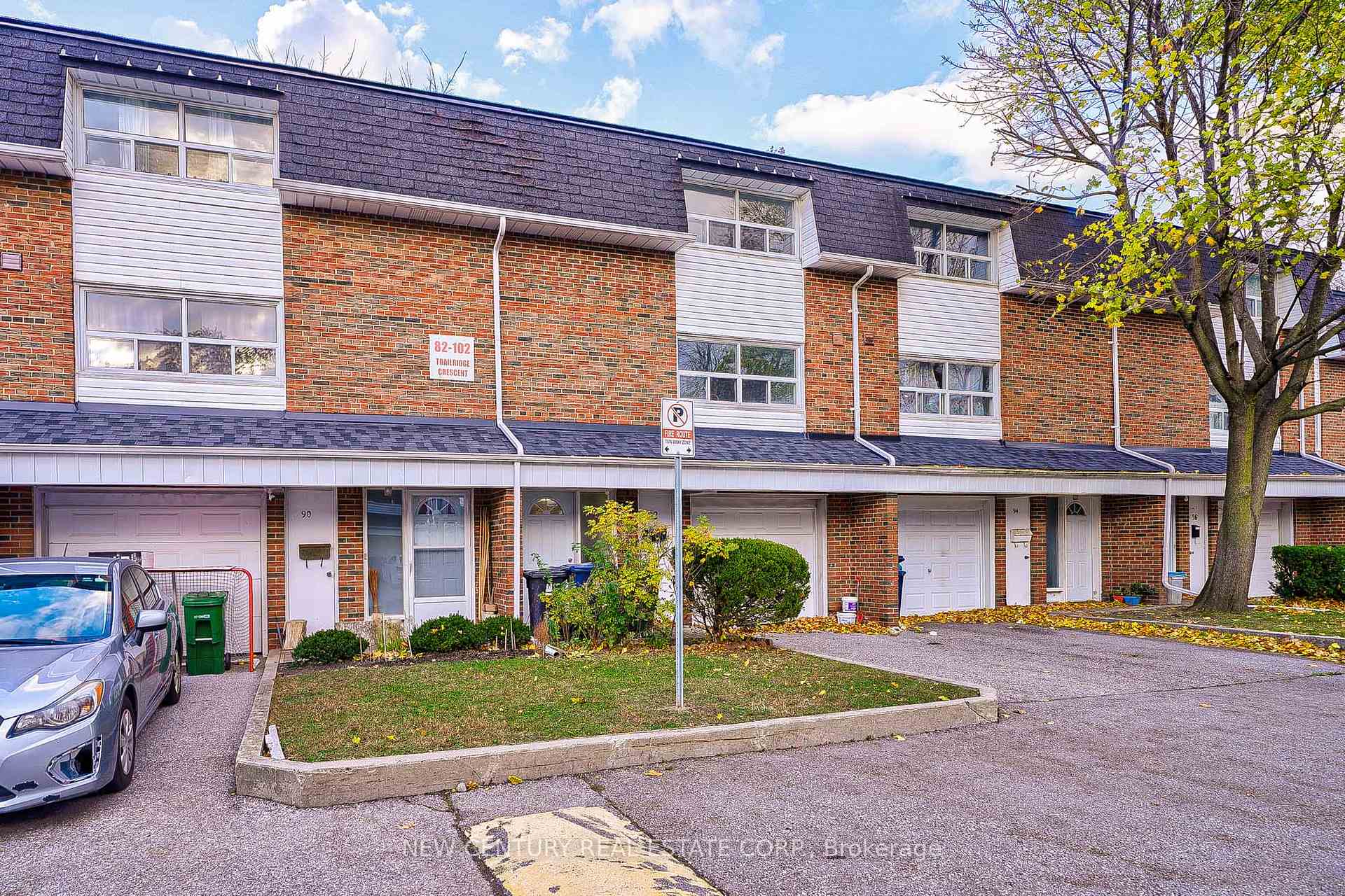 3 Bedrooms Condo at 92 Trailridge,  Toronto For sale