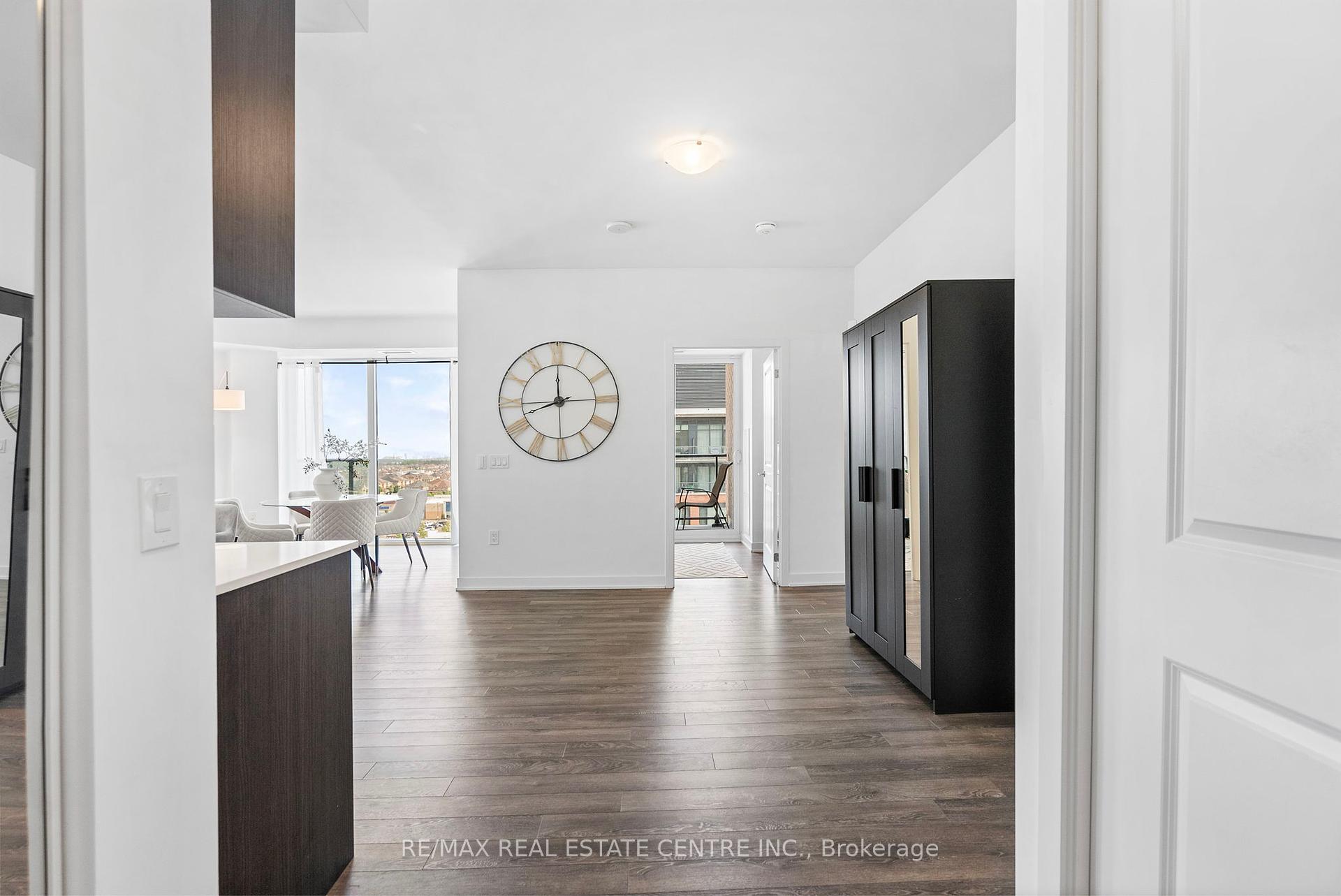 3 Bedrooms Condo at 100 Eagle Rock, Vaughan For sale