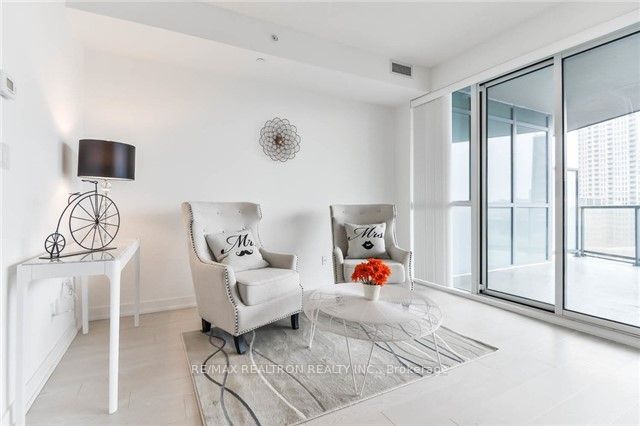 20 Bruyeres Mews, #1001