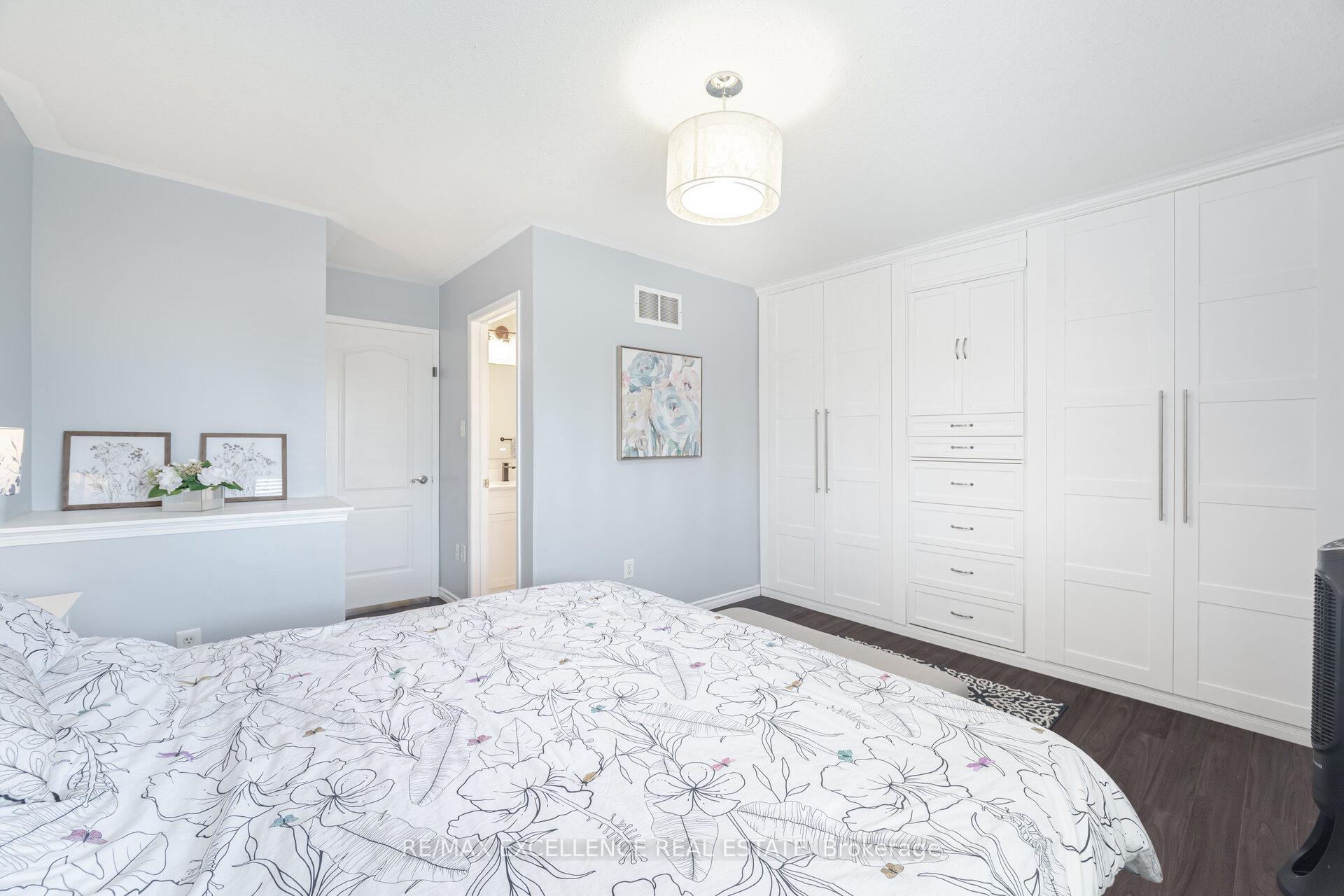 3 Bedrooms Condo at 4950 Albina, Mississauga For sale