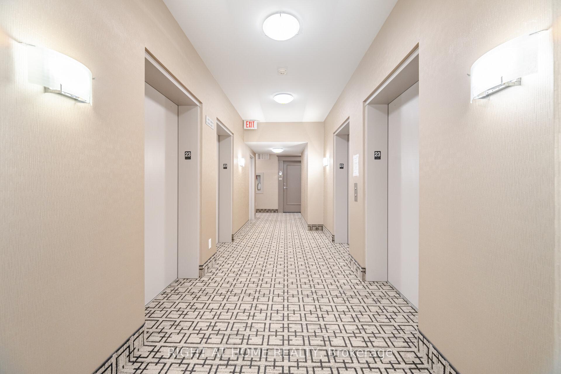 2 Bedrooms Condo at 225 Webb, Mississauga For sale
