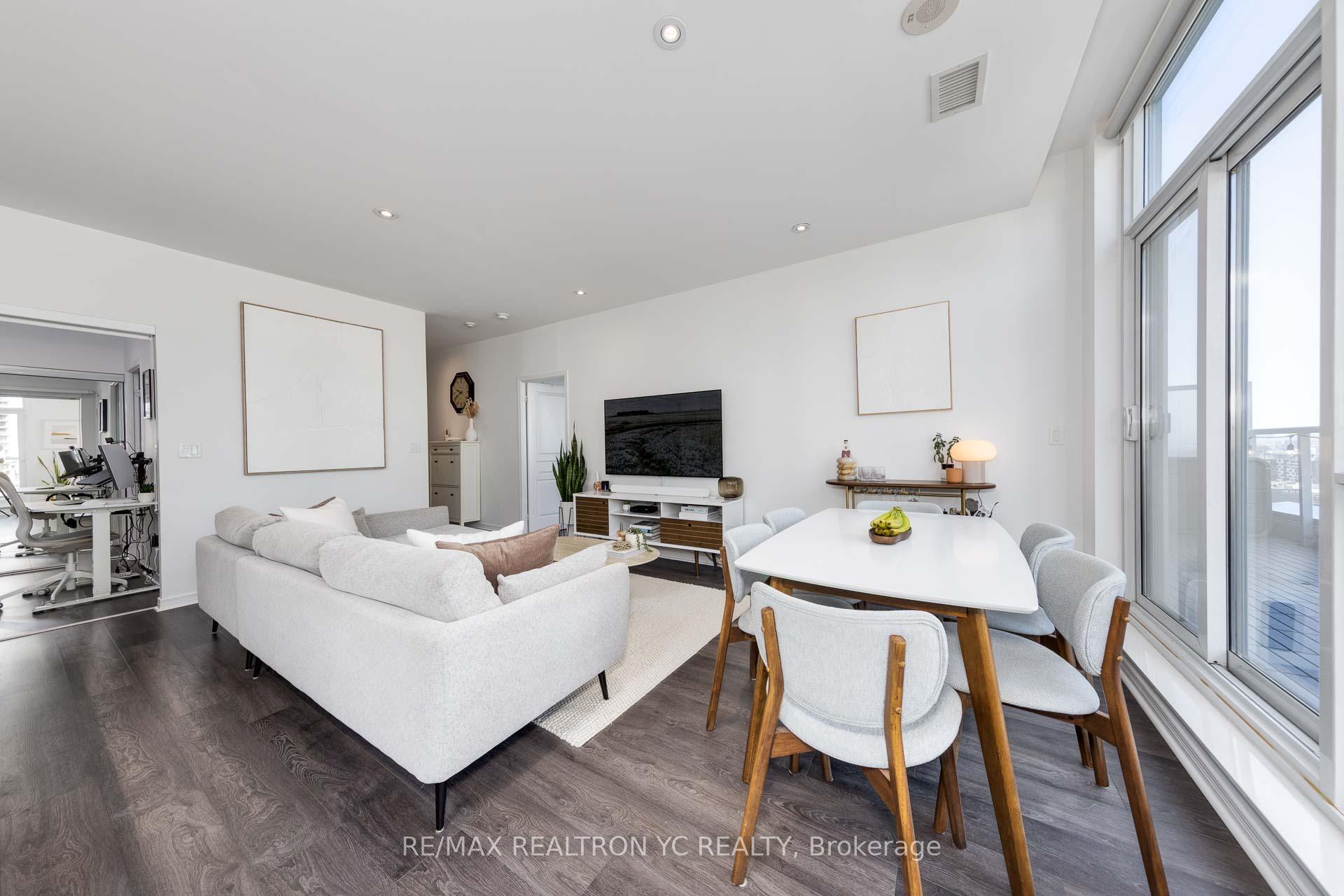 2 Bedrooms Condo at 352 Front, Toronto For sale