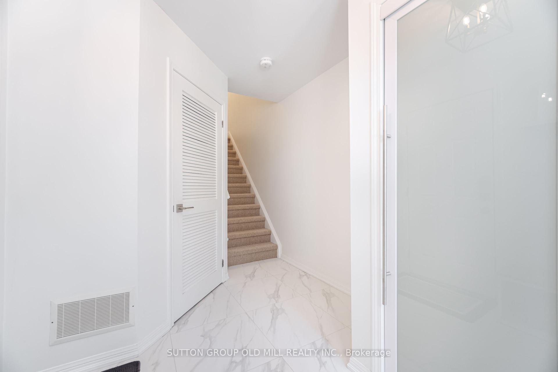 2 Bedrooms Condo at 3050 Rotary,  Burlington For sale