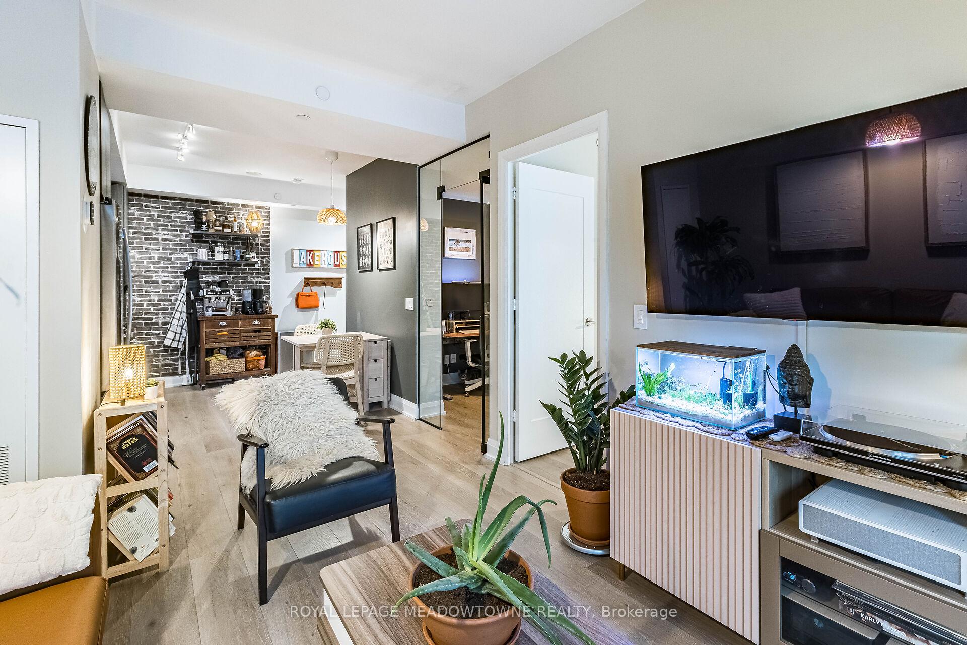 2 Bedrooms Condo at 110 Marine Parade, Toronto For sale