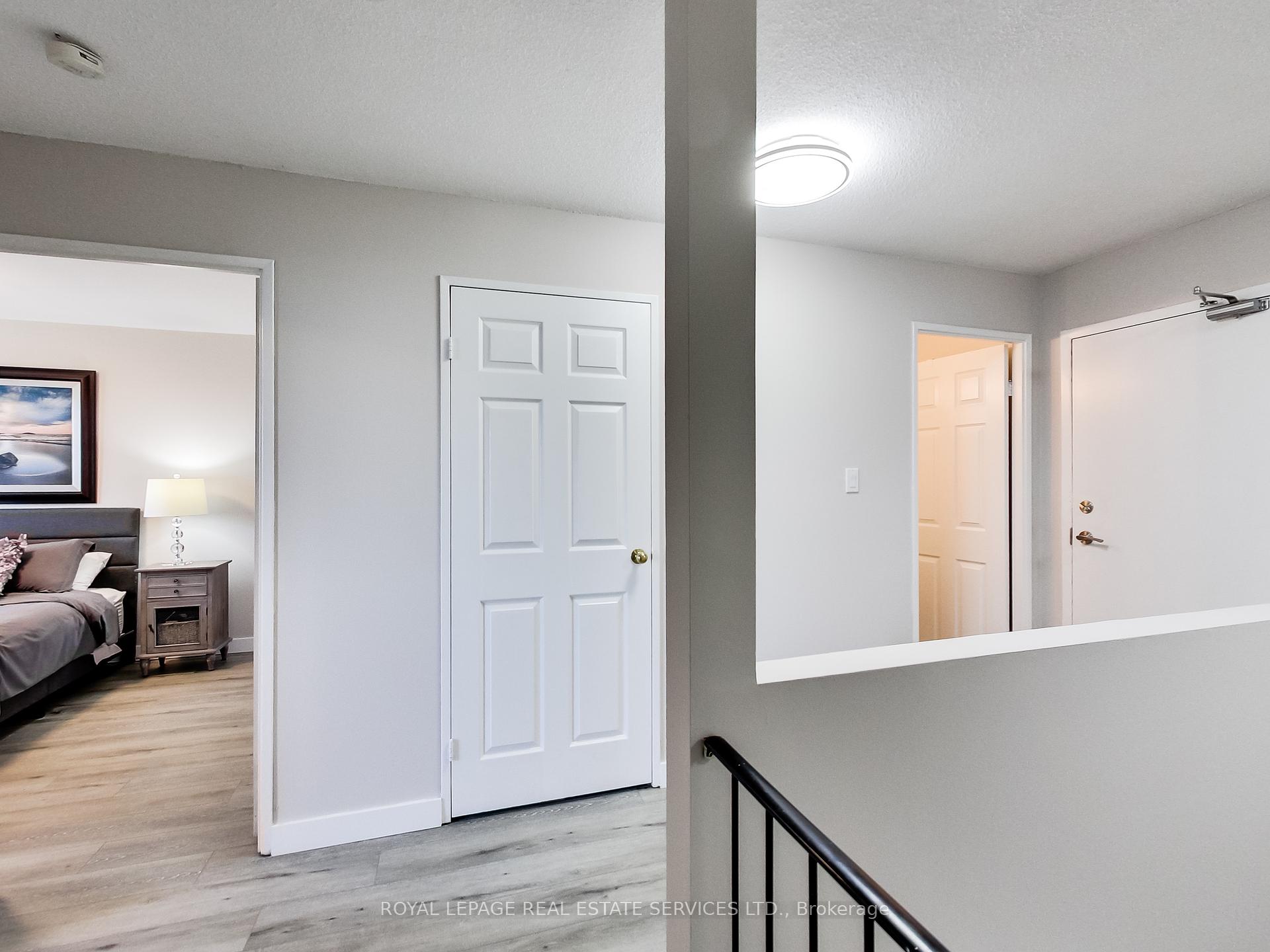 3 Bedrooms Condo at 1008 Falgarwood,  Oakville For sale