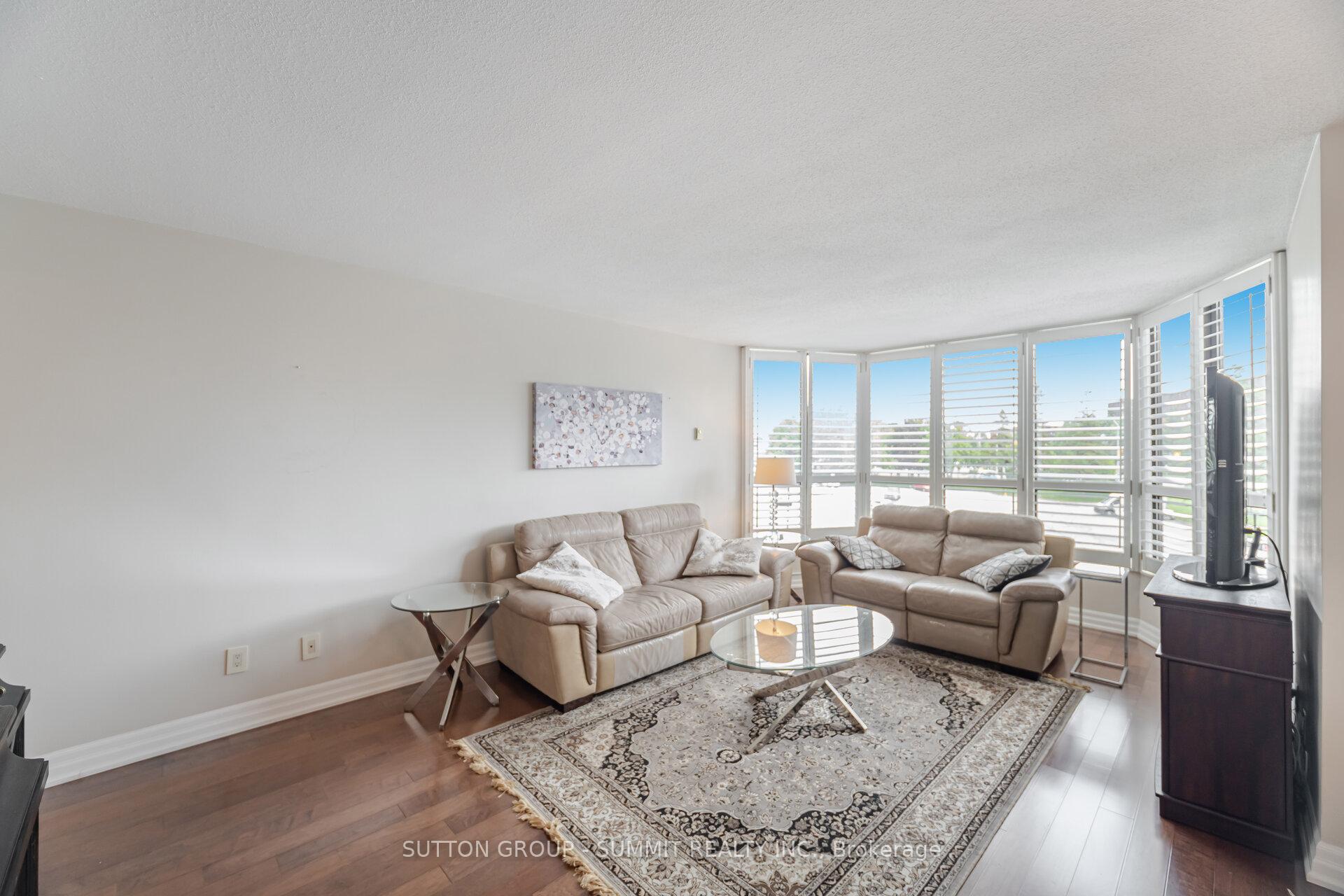 3 Bedrooms Condo at 1333 Bloor, Mississauga For sale