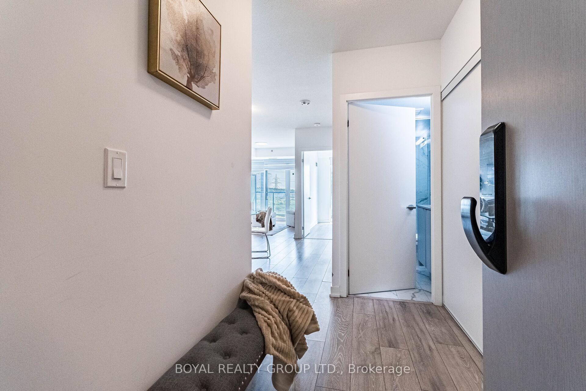 2 Bedrooms Condo at 3200 Dakota Common, Burlington For sale