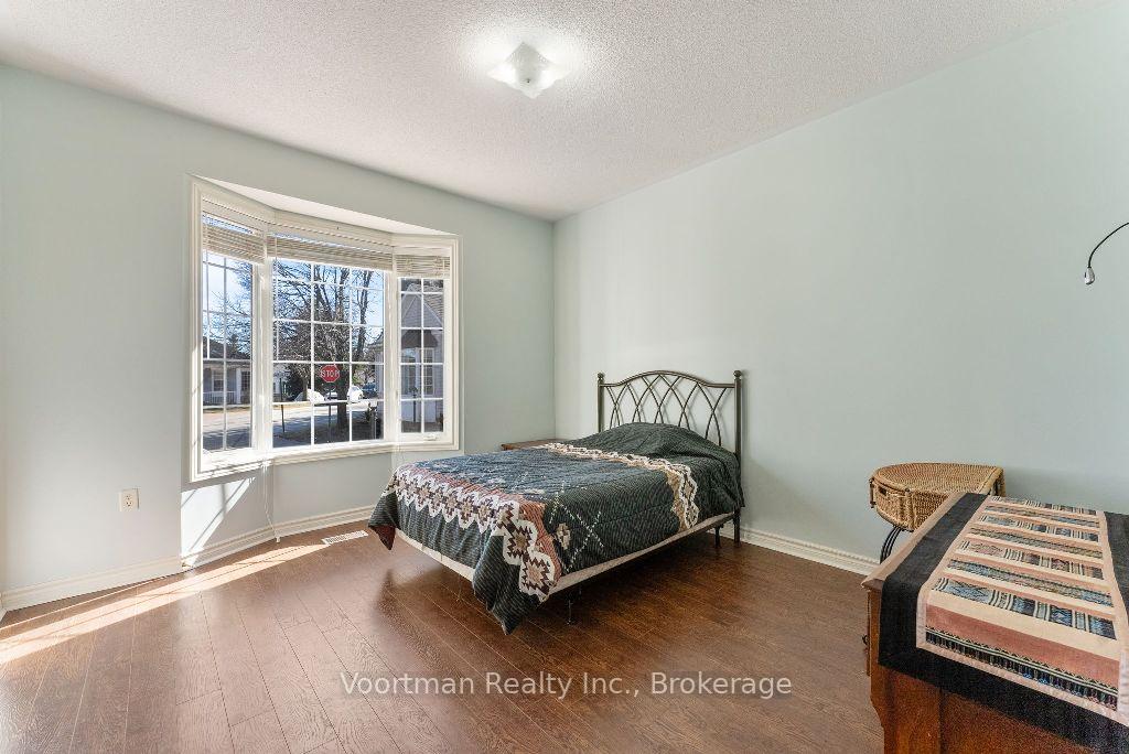 2 Bedrooms Condo at 360 Silverbirch,  Hamilton For sale