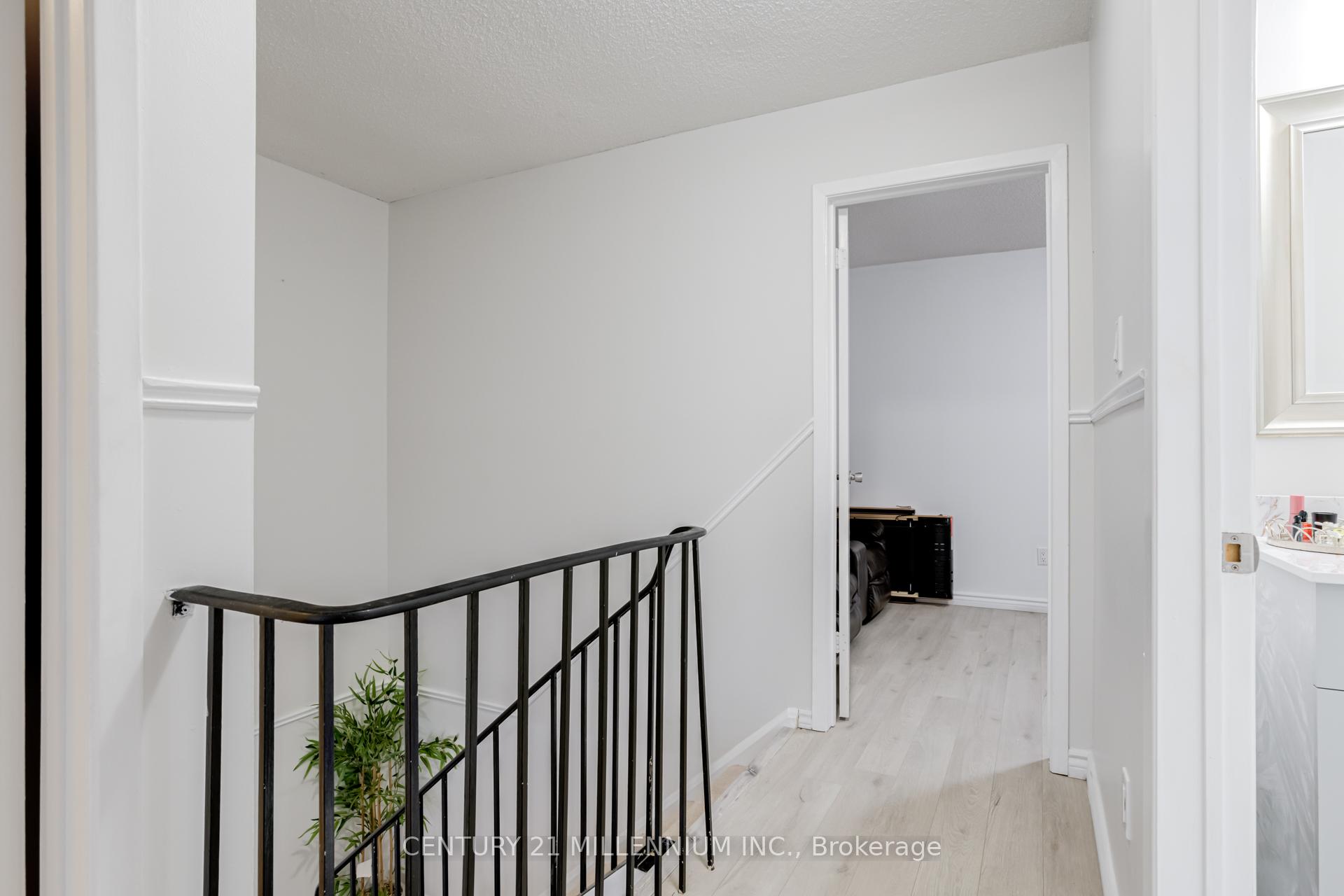 3 Bedrooms Condo at 6797 Formentera, Mississauga For sale