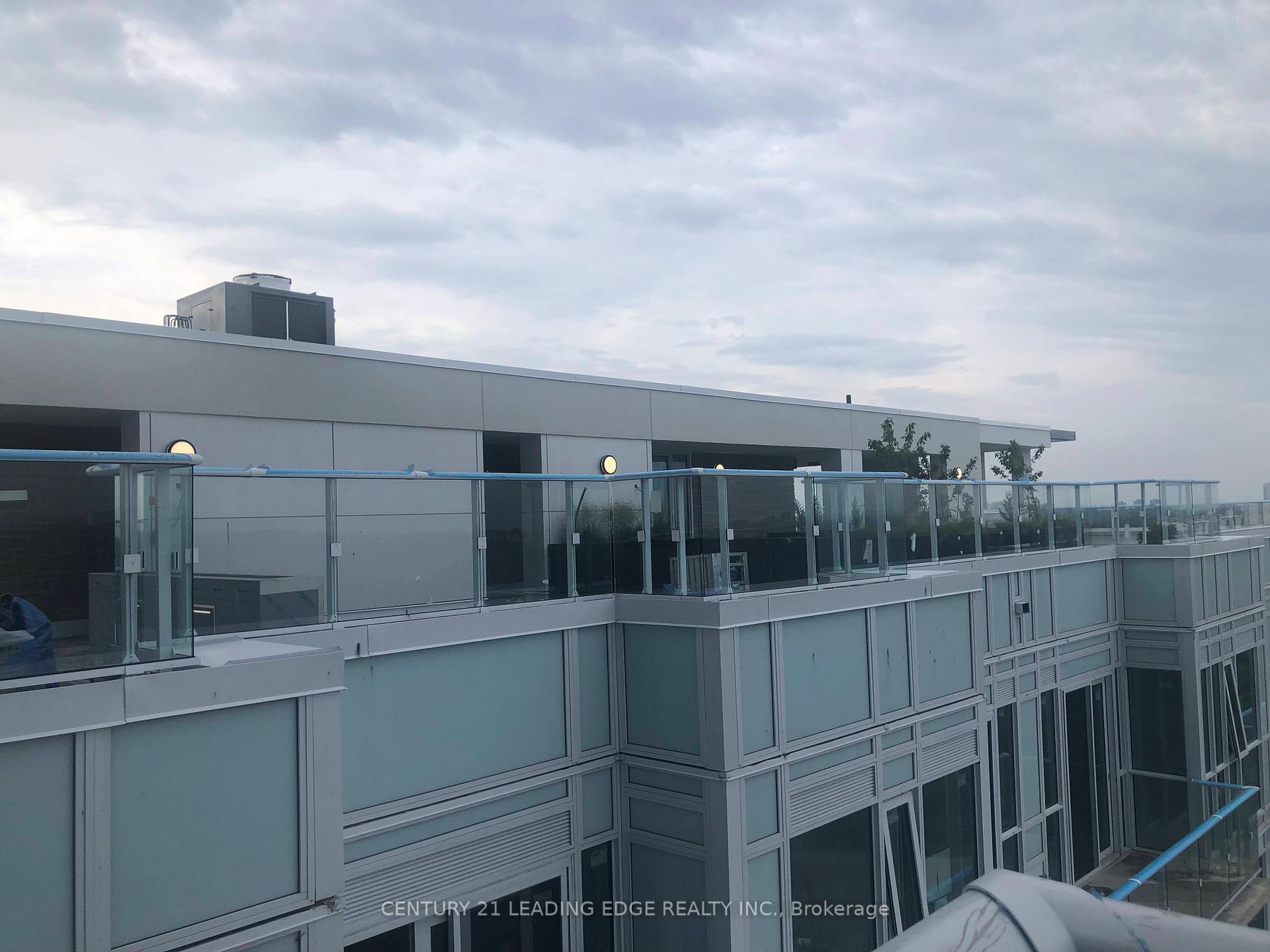2 Bedrooms Condo at 10 Deerlick,  Toronto For sale