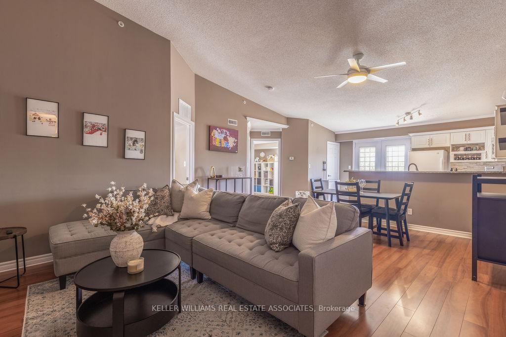 2 Bedrooms Condo at 4003 Kilmer, Burlington For sale