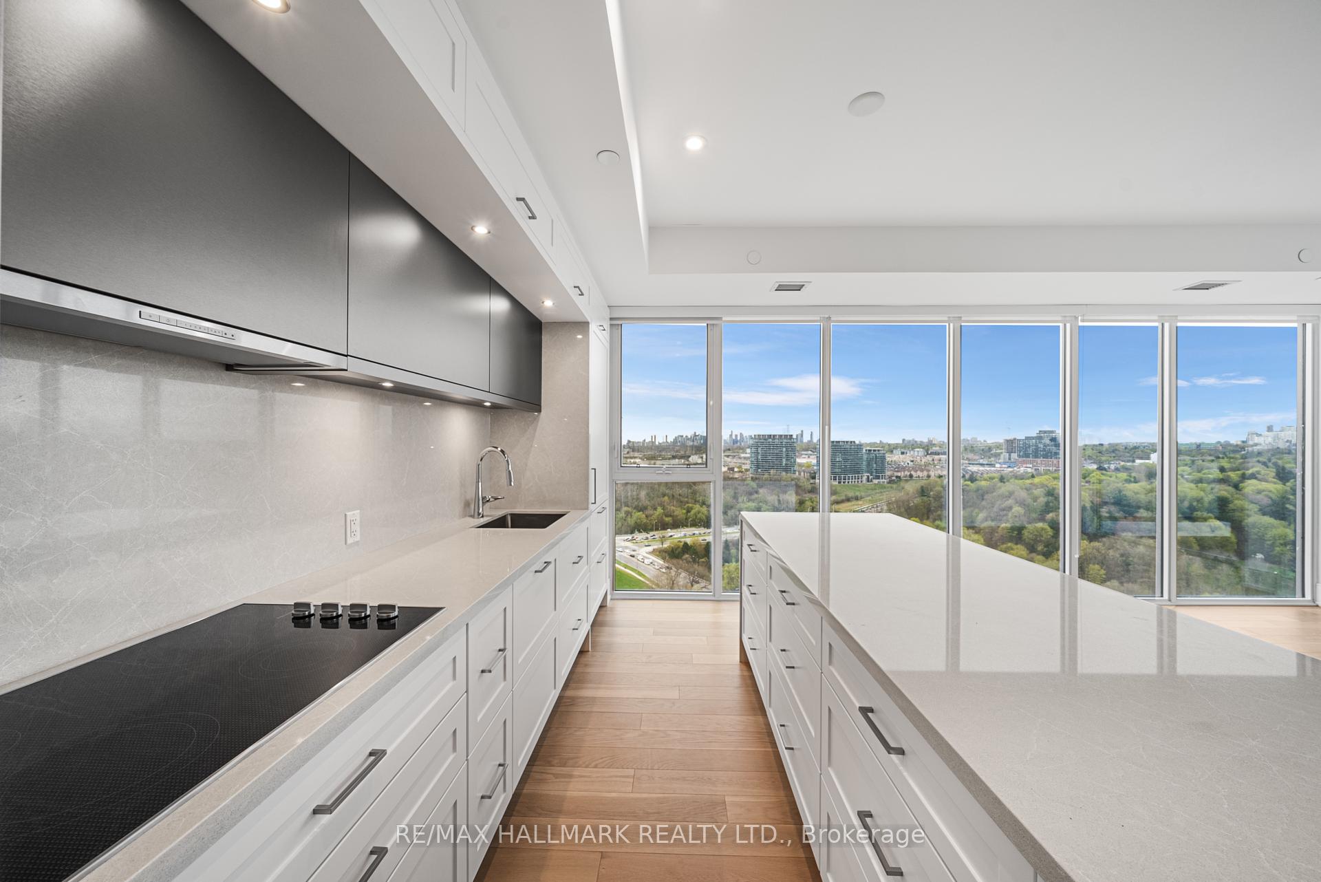 3 Bedrooms Condo at 10 Inn On The Park, Toronto For sale