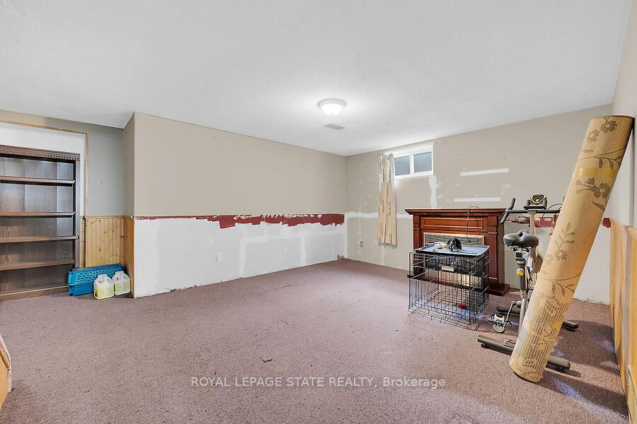 3 Bedrooms Condo at 977 Francis,  Burlington For sale