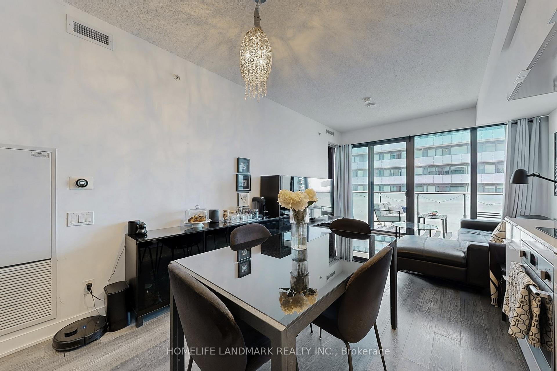 2 Bedrooms Condo at 185 Roehampton, Toronto For sale