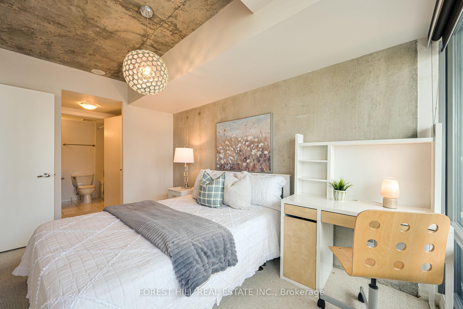 2 Bedrooms Condo at 22 Wellesley, Toronto For sale