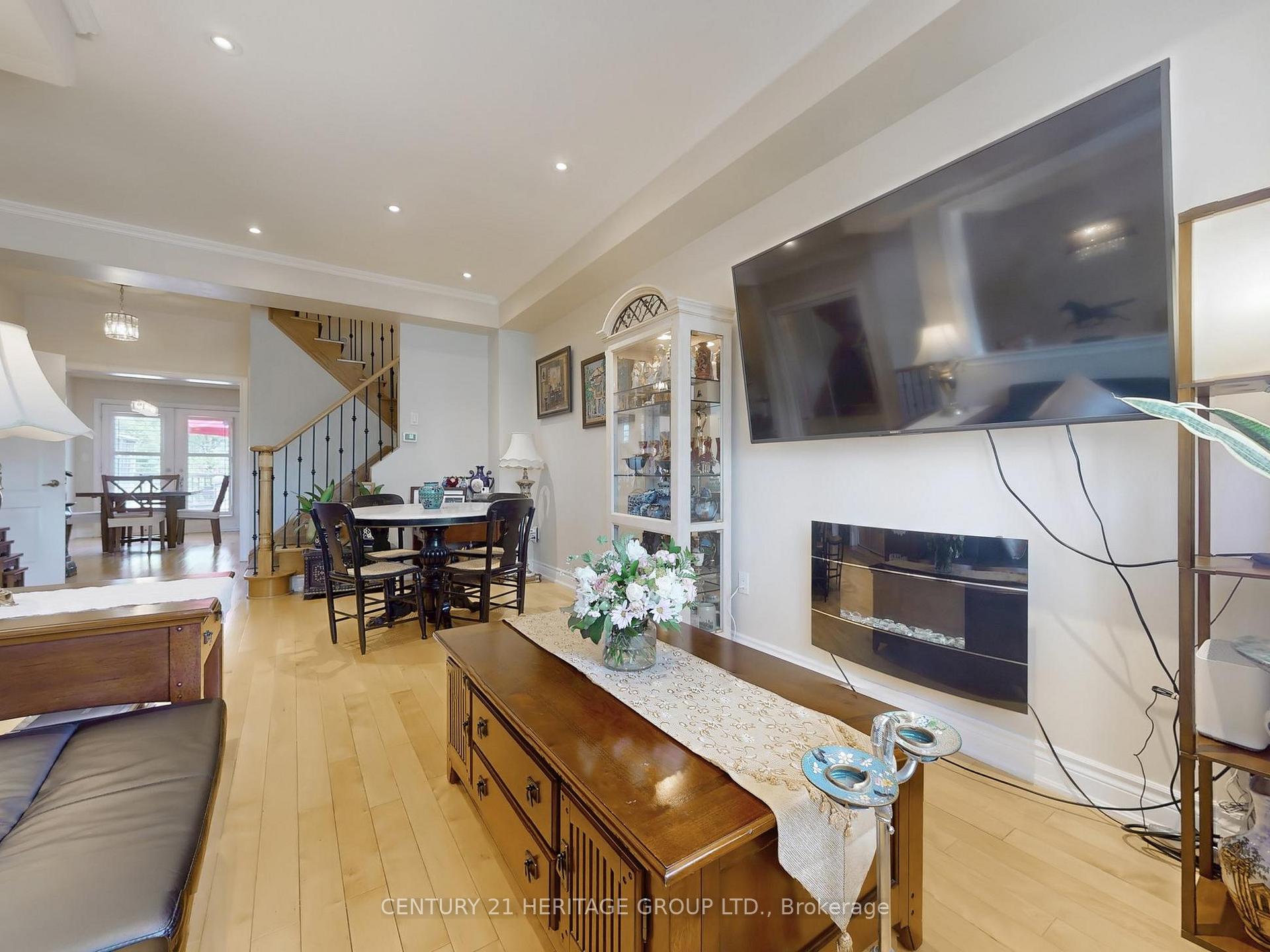 4 Bedrooms Condo at 127 Mill, Toronto For sale